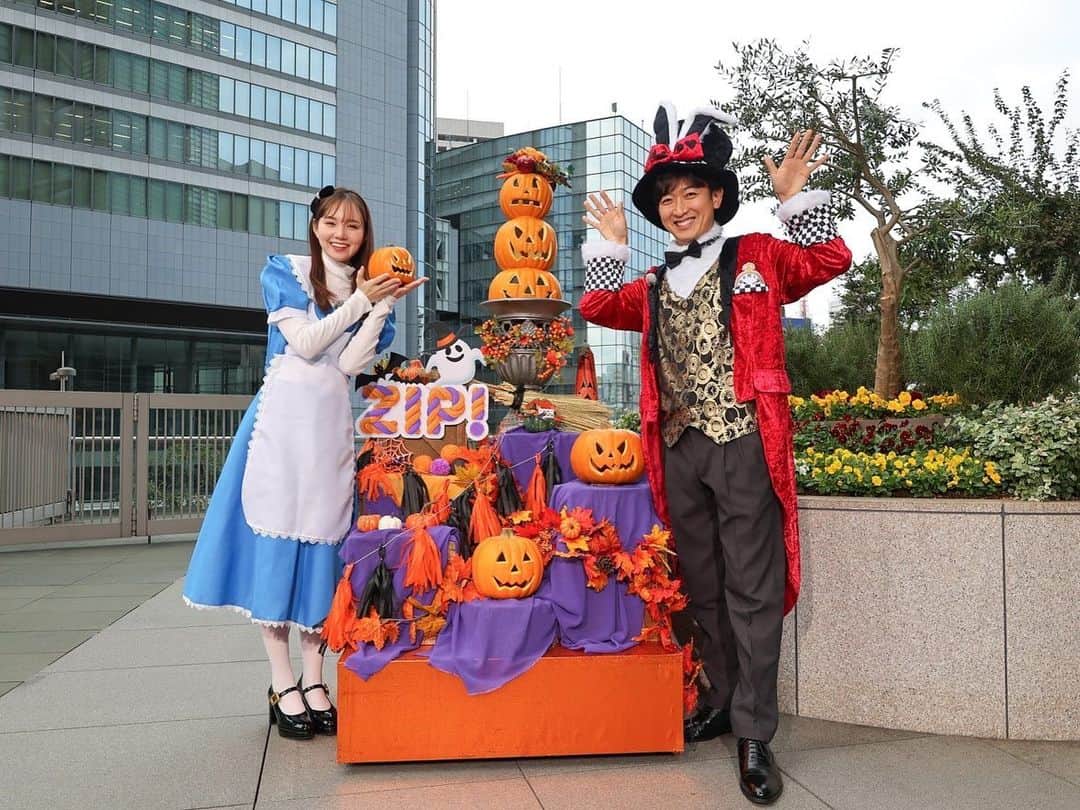 マーシュ彩さんのインスタグラム写真 - (マーシュ彩Instagram)「1日遅れてしまった、、 ハロウィン楽しましたか？ 私はアリスになれて大満足です🎃 寒さ対策バッチリアリス。へへ〜 #zip」11月1日 18時50分 - ayamarshofficial