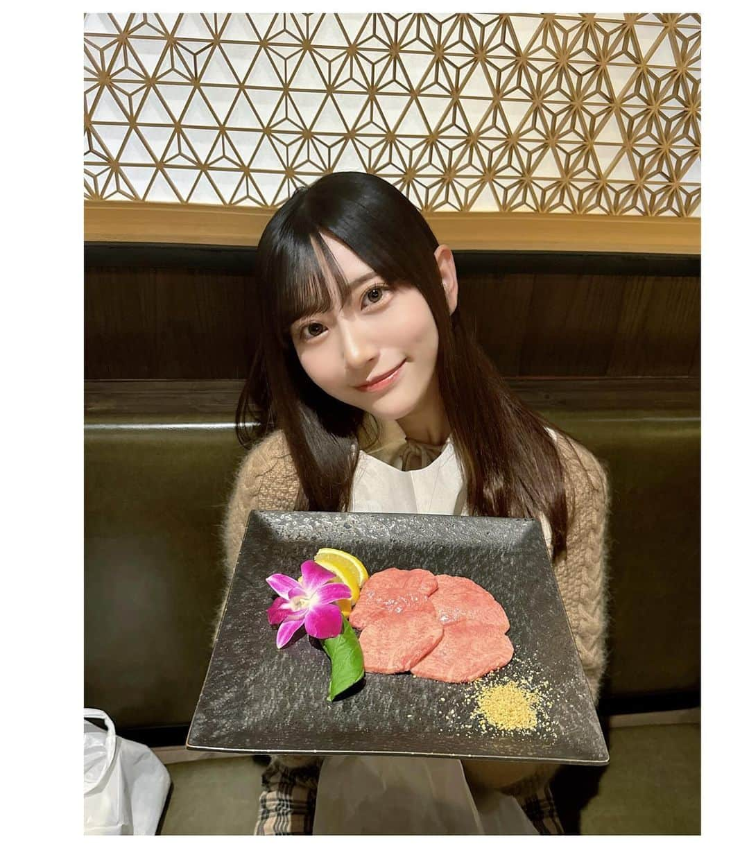 山田麻莉奈さんのインスタグラム写真 - (山田麻莉奈Instagram)「. この前ミツクニ行ってきた♡ お肉はいいね、ほんとに。幸せな気持ちになった..🥹🥹 おいしすぎてひさしぶりに爆食した()  ライブまでには痩せるから！！！！！！  #西麻布焼肉 #西麻布ディナー  #焼肉  #六本木グルメ #六本木ディナー #六本木焼肉」11月1日 18時51分 - marina.yamada_324