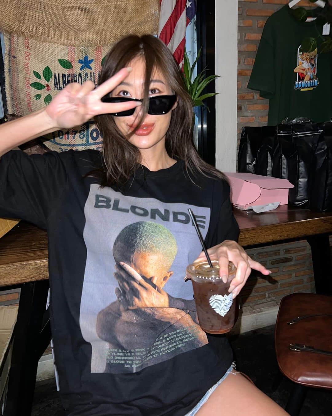 イプシー・キーラティのインスタグラム：「🖤🦖」