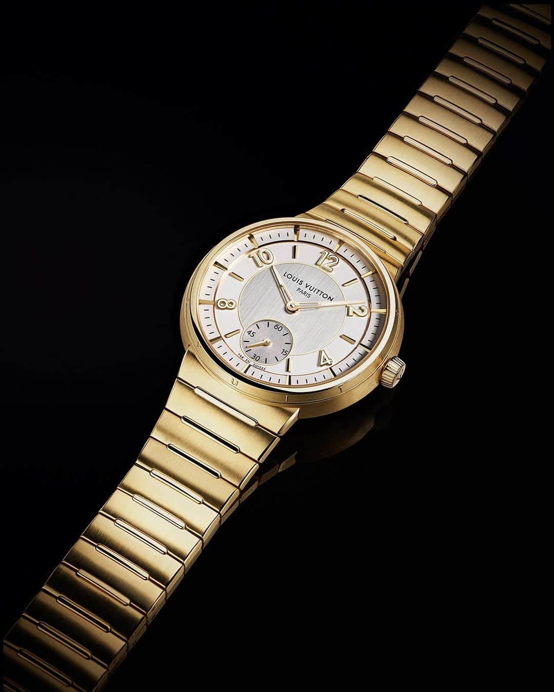 ルイ・ヴィトンさんのインスタグラム写真 - (ルイ・ヴィトンInstagram)「The new yellow gold Tambour watch. In a display of horological refinement, the timepiece's elegant yellow gold hue is accentuated by intricately brushed and polished finishings. Discover the reinvented icon via link in bio.    #LVTambour #LVWatches #LaFabriqueDuTemps #LouisVuitton」11月1日 18時55分 - louisvuitton