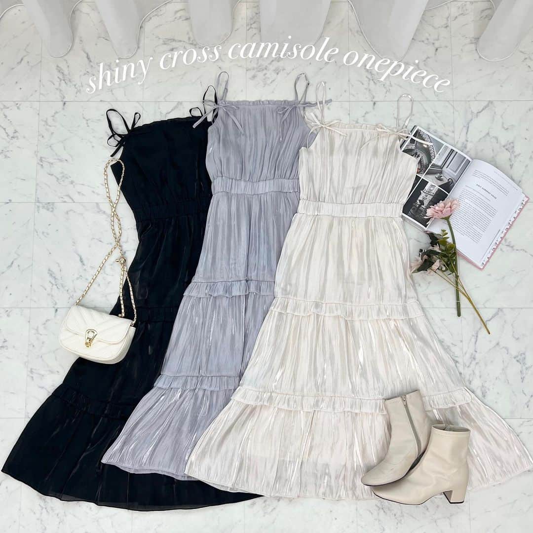 apres jour(アプレジュール) のインスタグラム：「【new arrival🎀】11/2(thu) 21:00〜 ⁡ ◆リボン付き大人かわいいキャミワンピース♡ ⁡ シャイニークロス生地を使っており、光沢感たっぷりなデザインです！  ティアードデザインなので、歩いた時に揺れ感がより可愛く シルエットも綺麗にみせてくれます◎  キャミソールのフロント部分にはさりげなくリボンが付いており、 綺麗めなワンピースに可愛らしさをプラスしてくれます♡ 肩紐はアジャスターで多少の丈感調節が可能です。  1枚でとても華やかな印象になるアイテムなので、 インナートップスた合わせて着用いただいても、 アウターを羽織っていただいても可愛らしく着用いただけます♪  ⁡ #シャイニークロスキャミワンピース 商品番号🔎988165 サイズ…F/XL ¥4,595(taxin) ⁡ ⁡ こちらの画像はインスタ用に加工しておりますので、カラーの雰囲気が実際の商品と異なる場合がございます。 商品ページにてカラーのご確認をお願い致します。 ⁡ #ZOZOでしか買えない #アプレジュール #アプレ部」