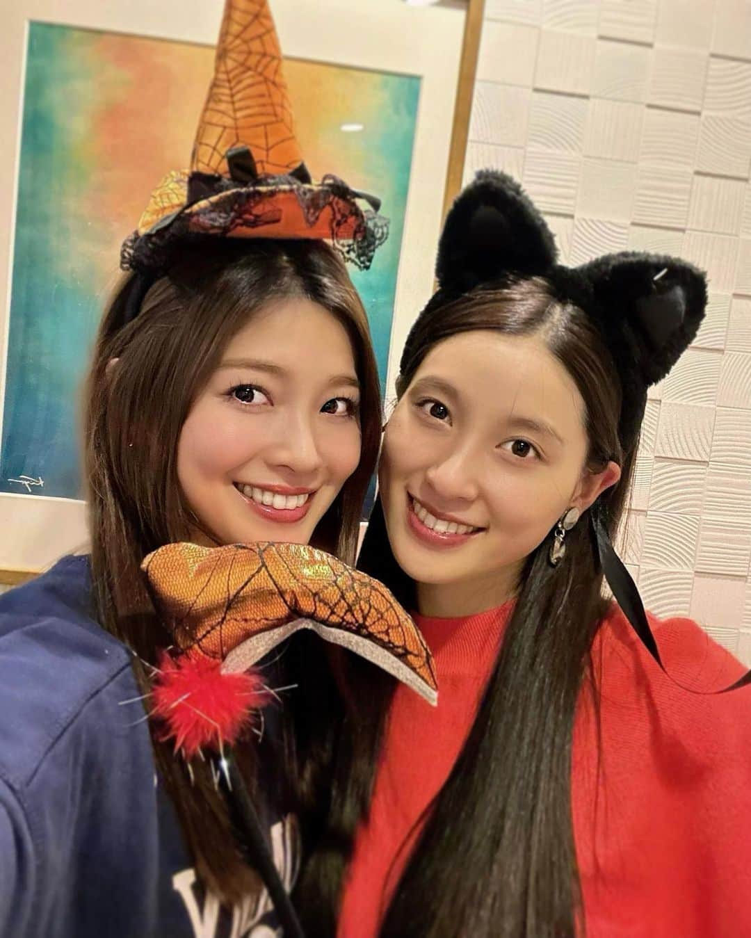 土屋炎伽のインスタグラム：「✳︎  今年もあと2ヶ月😳  まだまだ先だと思ってたハロウィンが 気づけば終わってしまいましたが 妹が用意していたプチグッズで ぎりぎりハロウィン気分を味わえました🎃🎶  もう11月なのに 長袖一枚で過ごせる気温が続いていて、 年末に近づいている感覚が持てずにいますが。。 残りわずかな2023年を、 一日一日大切に過ごしていきたいなと 改めて思います☺️🪽」
