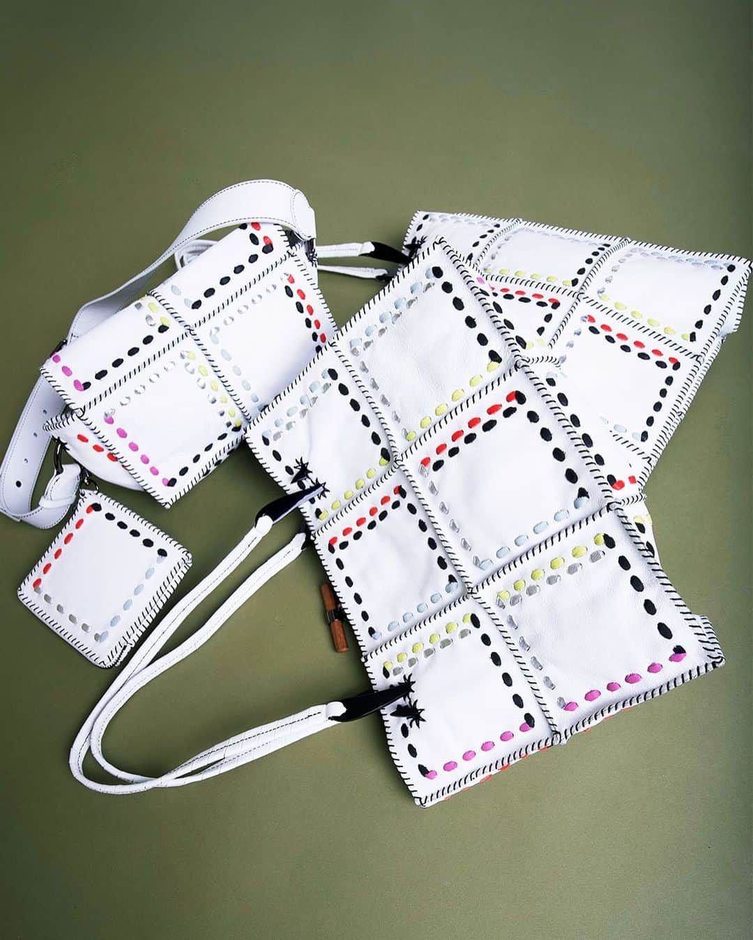 ジャマンピュエッシュのインスタグラム：「What is your favorite size and shape of a Jonu bag? #jaminpuech #patchworkbag #uniquebag #winterwhiteleather」