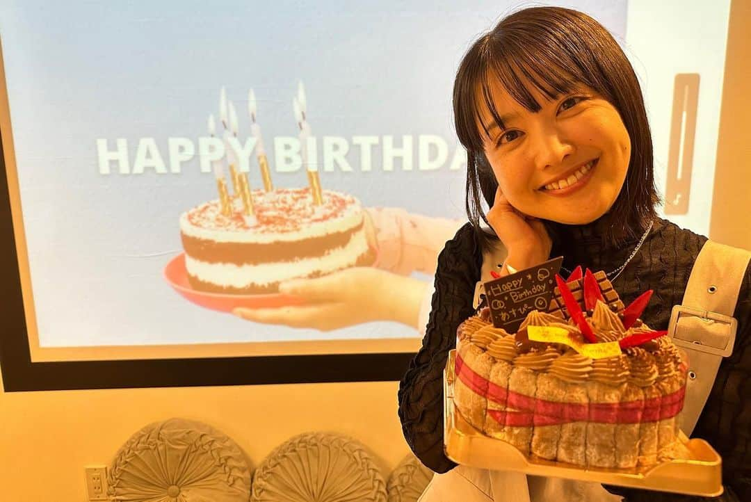 髙橋明日香さんのインスタグラム写真 - (髙橋明日香Instagram)「お誕生日当日に こんなにたくさんの友達に祝ってもらった🎂 楽しすぎて幸せな時間でした🥰  みんなありがとう♡」11月1日 19時00分 - asuka_takahashi1019