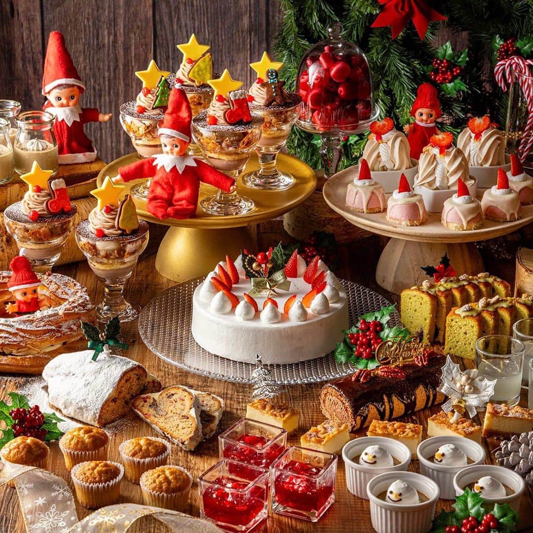 Hilton Odawara Resort & Spaのインスタグラム：「\📣クリスマス・スイーツビュッフェ2023「Magical Christmas」11/3〜開催✨/  今日から11月♬ 心躍るホリデーシーズンはもうすぐそこです🎄  ヒルトン小田原リゾート＆スパのクリスマス・スイーツビュッフェ2023が今週末から始まります❣️  2023年のテーマは「Magical Christmas」🪄  大切な家族や友人たちと幸せな時間を過ごしてほしいという願いを込めて、クリスマスの魔法がかかったようなほっこり幸せな気持ちになるスイーツをご用意しました⭐️  サンタクロースのスパイ⁉️と言われる小さな妖精クリスマス・エルフが、皆さまが笑顔でスイーツを楽しむ様子をチェックします🧝‍♀️もちろんその様子はサンタクロースにも報告されます🎅   ✴︎✴︎開催情報✴︎✴︎ 期間：11/3(金・祝)〜12/24(日)＜土日祝日限定開催＞ 時間：1) 14:30～15:50、2) 16:15～17:35 2部制(要予約) 場所：本館棟1階 ザ・ロビーラウンジ 料金：お一人様 4,700円、小学生 3,100円   当ホテルでは、クリスマススイーツビュッフェのほか、11/10(金)から毎年恒例「クリスマストレイン」の運行開始と共に、クリスマスイベント「ウィンターセレブレーション2023」もスタートいたします🚂🪅  詳細はプロフィール欄より公式サイトURLからご覧ください！お楽しみに！  ホリデーシーズンの週末のひととき、ぜひ、ご家族やお友達とスイーツビュッフェをお出かけください🍰♪  #ヒルトン小田原 #小田原 #小田原旅行 #小田原ホテル #小田原観光 #トレイン #クリスマス  #家族旅行 #神奈川旅行 #クリスマススツリー #温泉 #温水プール #日帰り旅 #室内プール #ランチビュッフェ #ホテルビュッフェ #スイーツビュッフェ #christmassweetsbuffet  #hiltonodawara #hiltonodawararesortandspa #christmascelebrations」
