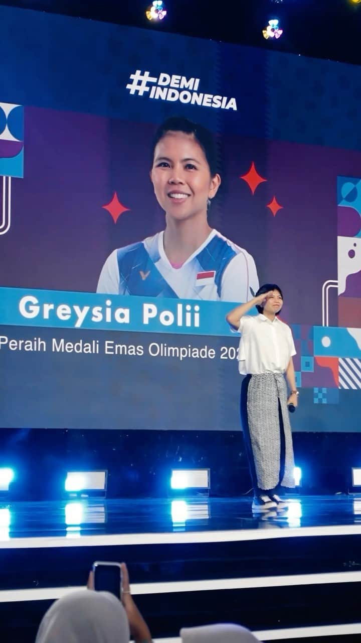 グレイシア・ポリーのインスタグラム：「“Prestasi tidak hanya diukur dari kemenangan, tapi dari setiap hasil baik yang kita lakukan dalam hidup.” - @tracytrinita  Senang bisa berbagi pengalaman di acara #DemiIndonesia, “Beda Cara Bikin Bangga +62.” @detikcom」