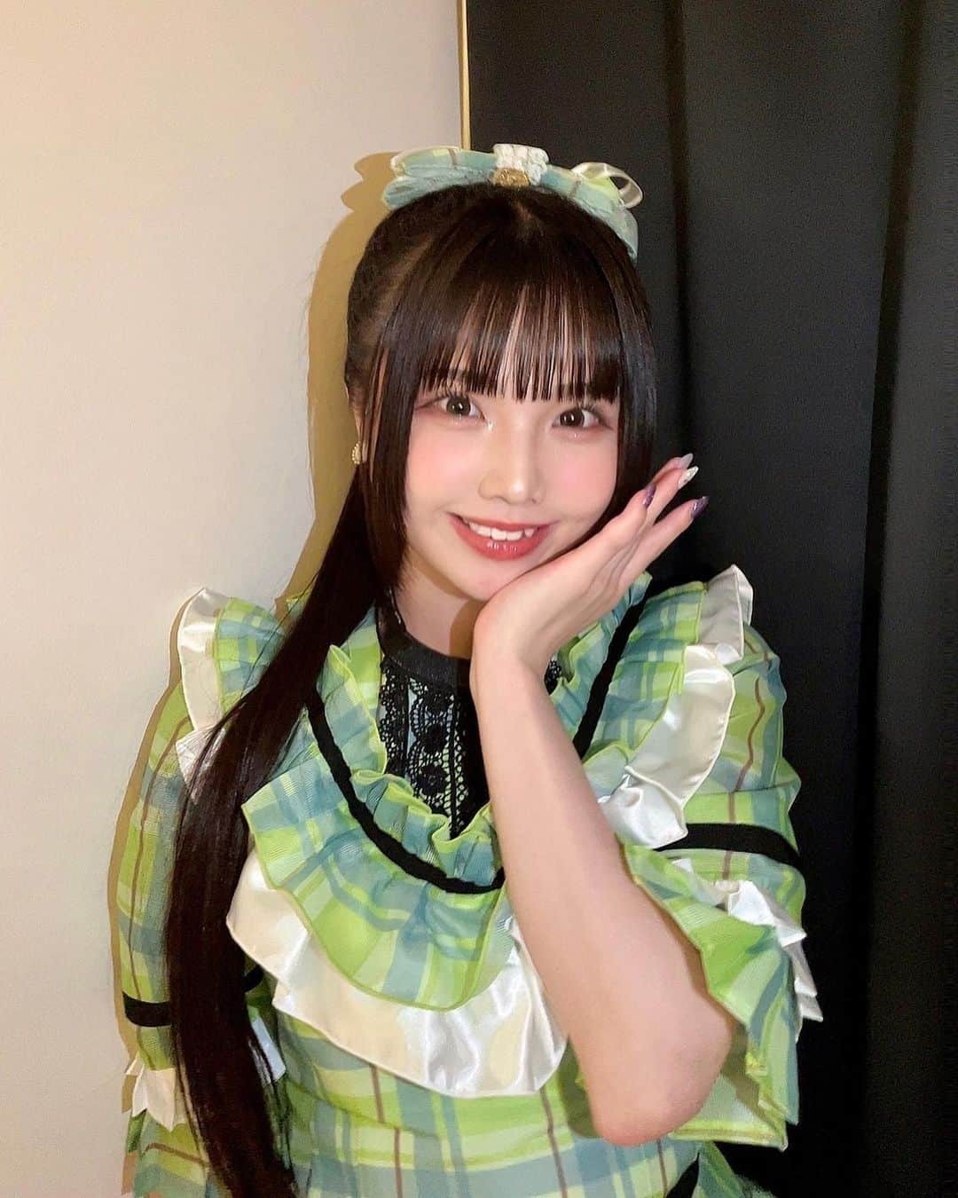 北川愛乃のインスタグラム：「.  11月もよろしくにゃん🍓💚  #ske48 #idol #11月  #よろしくお願いします  #チェック #衣装 #かわいい」