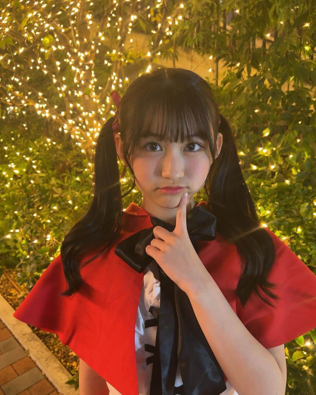 ゆめ & じゅなさんのインスタグラム写真 - (ゆめ & じゅなInstagram)「昨日、お友達とハロウィンパーティーをしましたー！！🎃  私は、赤ずきんちゃんの仮装です！  似合ってますかー？？😊  みんなでお菓子を食べたり、写真を撮ったり、とってもとっても楽しかったです✨  来年もハロウィンパーティーしたい な〜♡  #野崎結愛 #高校生 #fjk #赤ずきん  #ハロウィン #仮装 #お友達  #思い出 #ハロウィン仮装 #friends  #halloween #happyhalloween  #来年もしたいな #🎃 #✨」11月1日 19時04分 - yumejuna