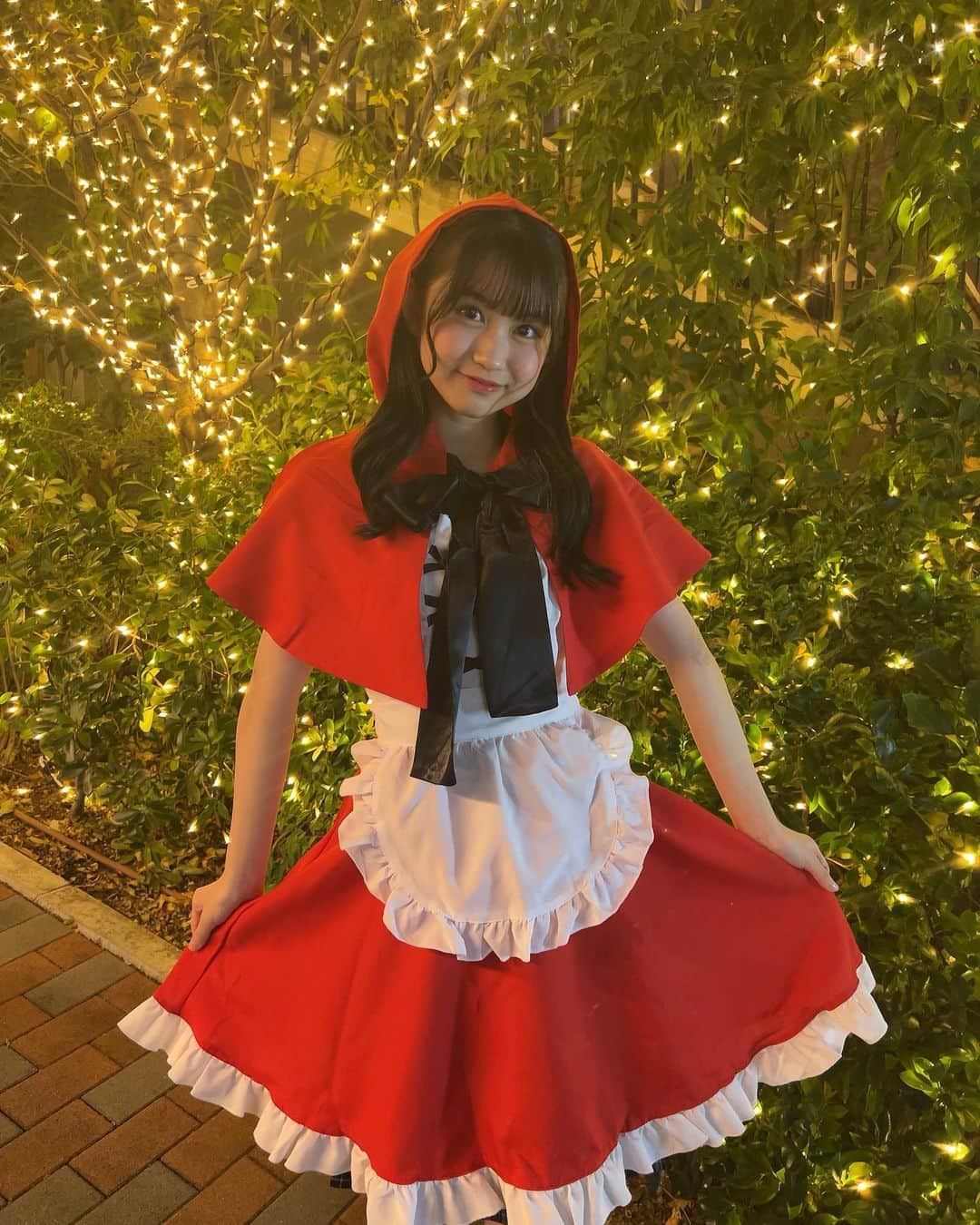 ゆめ & じゅなさんのインスタグラム写真 - (ゆめ & じゅなInstagram)「昨日、お友達とハロウィンパーティーをしましたー！！🎃  私は、赤ずきんちゃんの仮装です！  似合ってますかー？？😊  みんなでお菓子を食べたり、写真を撮ったり、とってもとっても楽しかったです✨  来年もハロウィンパーティーしたい な〜♡  #野崎結愛 #高校生 #fjk #赤ずきん  #ハロウィン #仮装 #お友達  #思い出 #ハロウィン仮装 #friends  #halloween #happyhalloween  #来年もしたいな #🎃 #✨」11月1日 19時04分 - yumejuna