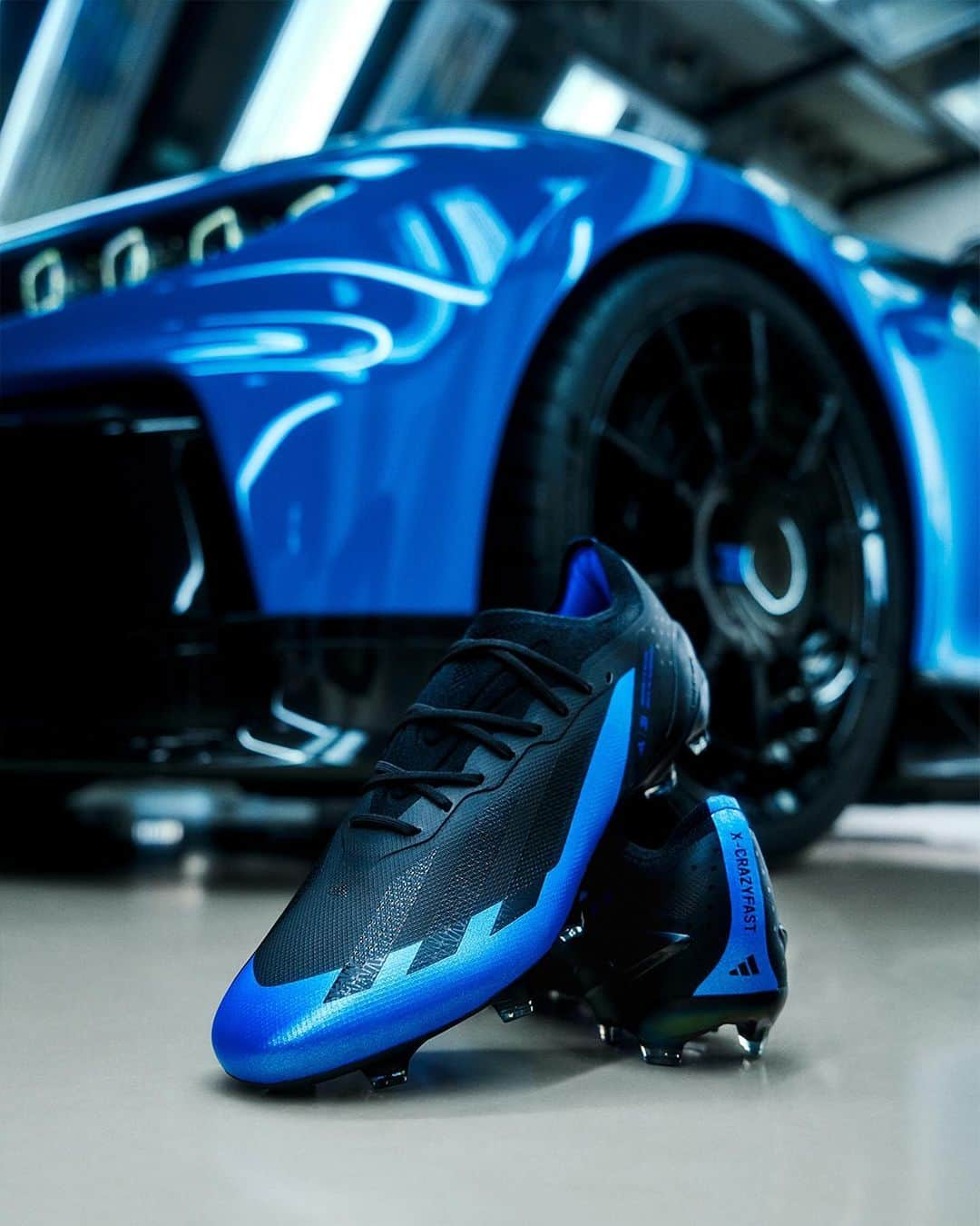 ブガッティさんのインスタグラム写真 - (ブガッティInstagram)「Introducing the new definition of speed. 💙🖤   The adidas x BUGATTI X Crazyfast boot is a unique collaboration that showcases the essence of innovation, speed, and style in footwear.  With only a limited number available, this carbon-fiber beauty, accentuated by striking design details, epitomizes the compelling fusion of BUGATTI's performance with adidas’s X franchise.   Be fast, go to link in bio now. 🔗   #ADIDASxBUGATTI」11月1日 19時05分 - bugatti