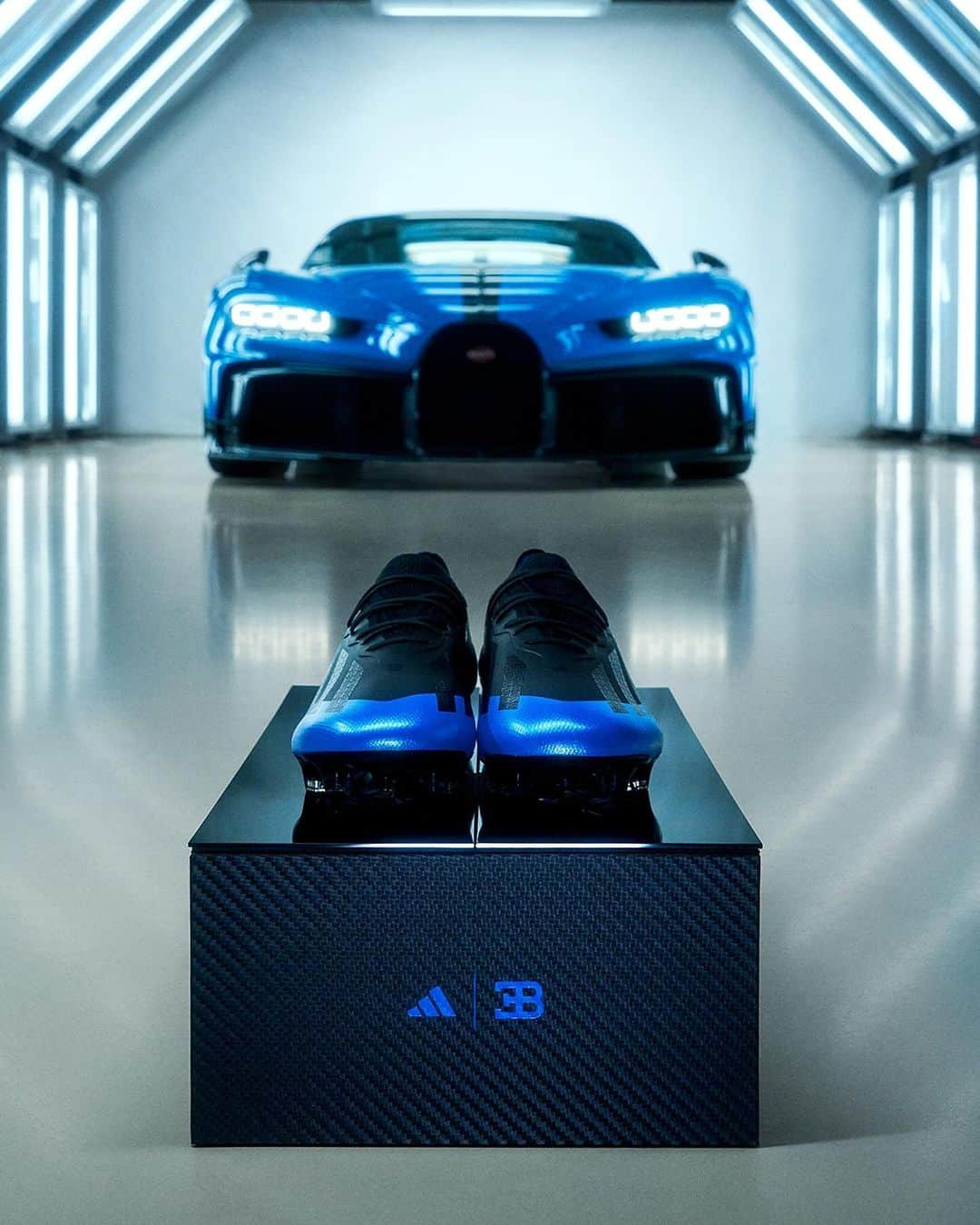 ブガッティさんのインスタグラム写真 - (ブガッティInstagram)「Introducing the new definition of speed. 💙🖤   The adidas x BUGATTI X Crazyfast boot is a unique collaboration that showcases the essence of innovation, speed, and style in footwear.  With only a limited number available, this carbon-fiber beauty, accentuated by striking design details, epitomizes the compelling fusion of BUGATTI's performance with adidas’s X franchise.   Be fast, go to link in bio now. 🔗   #ADIDASxBUGATTI」11月1日 19時05分 - bugatti