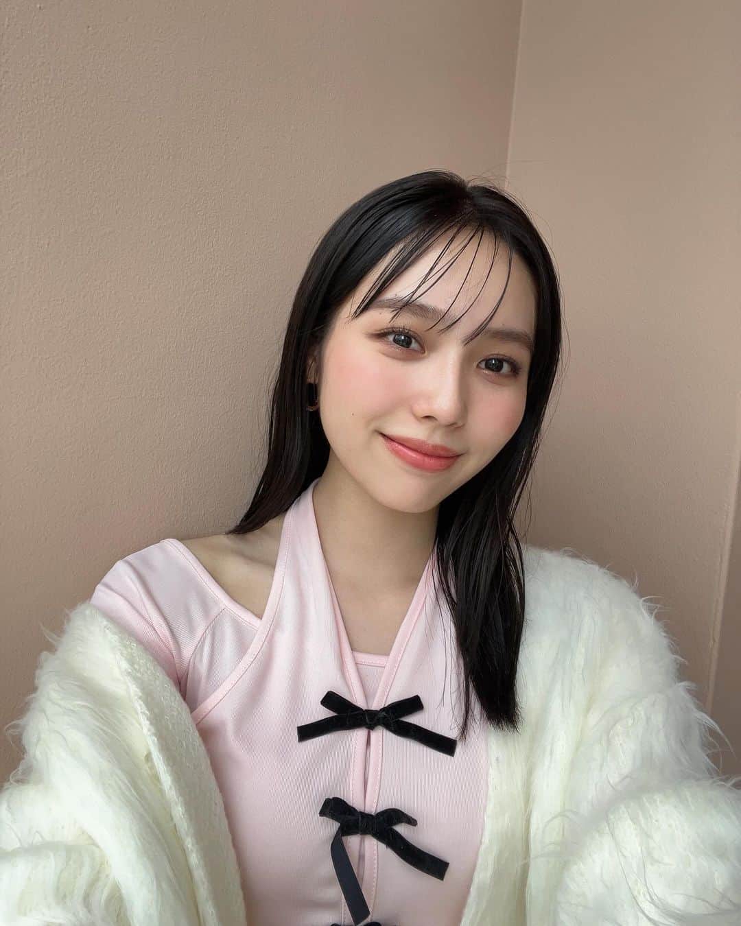 秋田汐梨のインスタグラム：「・ Seventeen秋冬号 本日発売です💞  そしてこのあと20:30より @seventeenjp_mag のInstagramとYoutubeにて生配信ですよー！！」