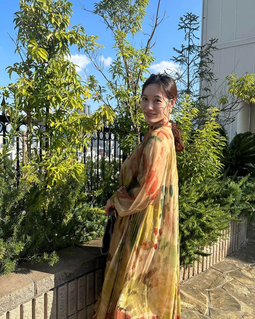 今野杏南のインスタグラム：「* 素敵な式に参列しました🤍  お呼ばれヘアは、下めゆるポニー✨」