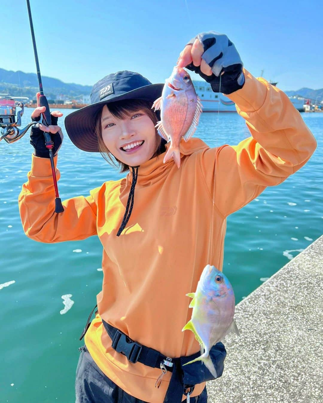 秋丸美帆さんのインスタグラム写真 - (秋丸美帆Instagram)「落ギスを狙っていたら、違う魚が2匹も釣れた😆‼️ メッキはおいしいけんお持ち帰り☺️☺️☺️✨  #fishing #outdoor #釣り #ファミリーフィッシング #キス釣り #みっぴ #海釣り #アウトドア #釣り初心者」11月1日 19時06分 - mippy34