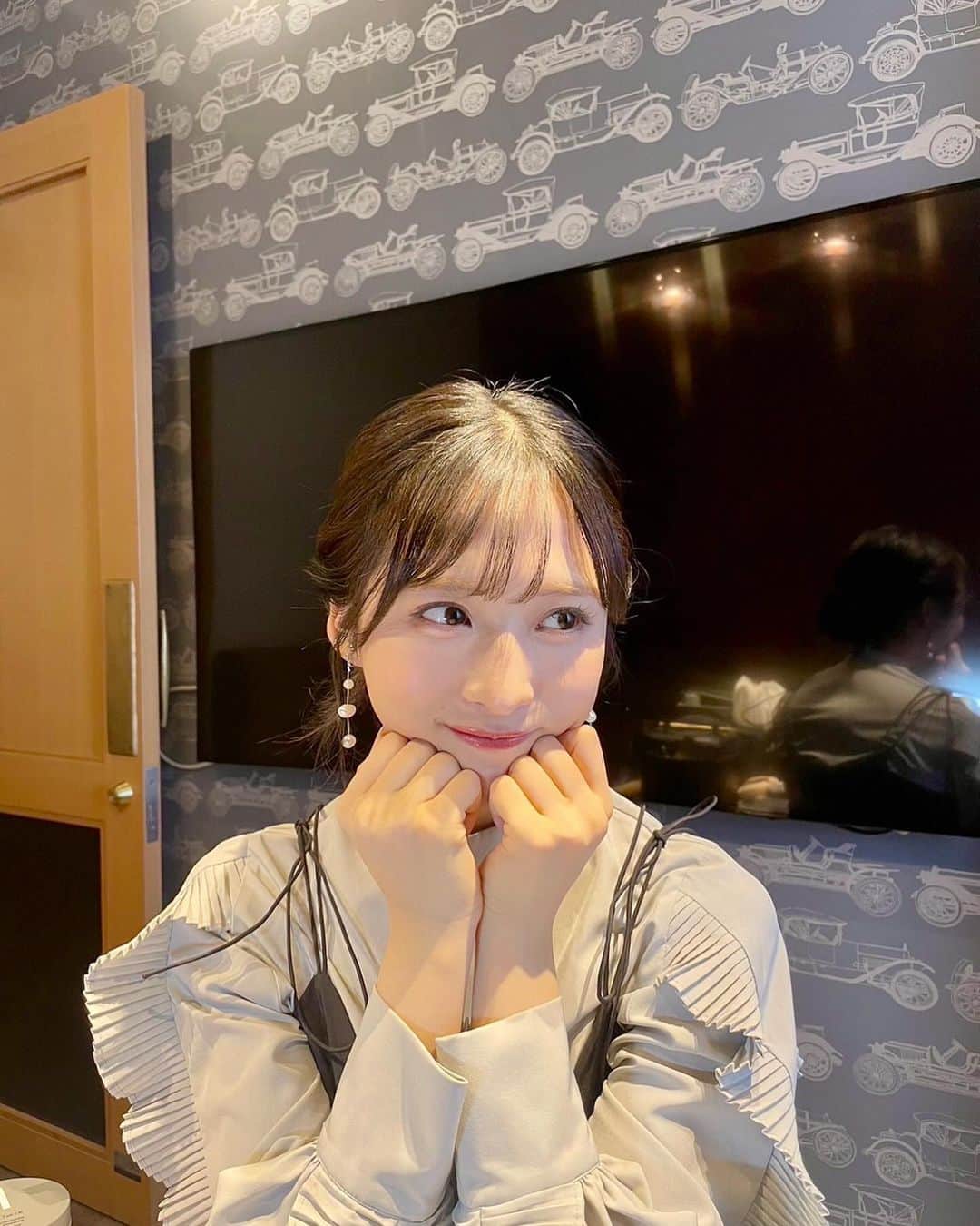 小栗有以のインスタグラム：「『あざとくて何が悪いの』😈💘  とーっても久しぶりの2回目の VTR出演させて頂きます！😶‍🌫️ リニューアルして初めてです！  あざとい…を演じながらも 私も勉強になりました…！笑 　 ついつい、やってしまいそうな事だと思います…。 勉強になるかも…🫢📝🤍  ✔️11月2日(深夜0時45分~) ぜひ観てください！！  #あざとくて何が悪いの  #あざとい系女子」