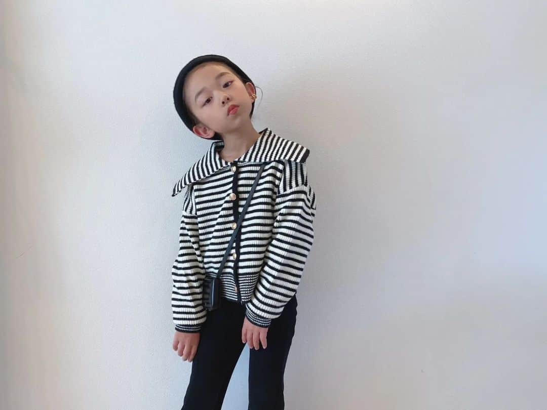 セレクトファッション・ .+*:laule'a*:｡さんのインスタグラム写真 - (セレクトファッション・ .+*:laule'a*:｡Instagram)「﹣New﹣⁡ ⁡⁡ ⁡⁡ ⁡⁡ ⁡⁡ボーダー　カーディガン  ￥2,690  size130-160⁡ ⁡⁡ ⁡⁡ ⁡⁡ ⁡⁡ ⁡⁡ .⁡ ⁡model @__.koko54 ⁡123cm/ 120 130cm相当⁡ ⁡⁡ ⁡⁡ ⁡⁡ .⁡ ⁡⁡カジュアルコーデにもきれいめコーデにも 活躍するボーダーリブニットカーディガン.  大きめ襟とゴールドボタンがアクセントに カーディガンとしてもボタンをしめてトップス 感覚で着るのも◎なアイテムです.⁡ ⁡⁡ ⁡⁡ ⁡⁡ ⁡⁡ ⁡⁡ ⁡⁡ ⁡.⁡ ⁡⁡ ⁡⁡ ⁡⁡ ⁡⁡ ⁡⁡ ⁡⁡⁡⁡⁡⁡⁡⁡⁡⁡⁡⁡⁡⁡⁡⁡⁡⁡⁡⁡#親子#親子おそろい#ママ服#おやこーで #親子おそろいコーデ#おそろい#リンク#親子おそろい服#トップス#秋#秋新作#秋おそろい⁡プチプラファッション#キッズコーデ#アクセサリー#男の子#キッズファッション#女の子服#子供服#キッズサンダル#女の子ママ# #姉妹#男の子服 #ootd#親子おそろい#ボーダーカーディガン#ボーダーニット」11月1日 19時20分 - laulea_shop