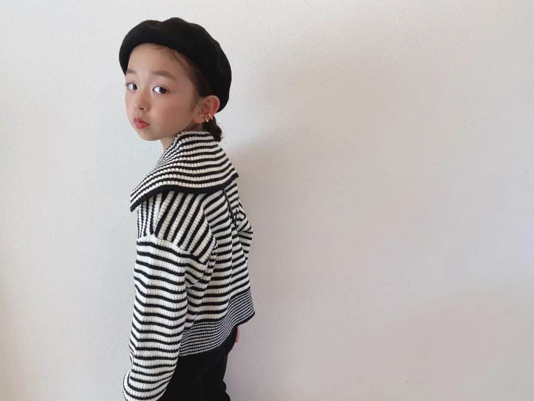 セレクトファッション・ .+*:laule'a*:｡さんのインスタグラム写真 - (セレクトファッション・ .+*:laule'a*:｡Instagram)「﹣New﹣⁡ ⁡⁡ ⁡⁡ ⁡⁡ ⁡⁡ボーダー　カーディガン  ￥2,690  size130-160⁡ ⁡⁡ ⁡⁡ ⁡⁡ ⁡⁡ ⁡⁡ .⁡ ⁡model @__.koko54 ⁡123cm/ 120 130cm相当⁡ ⁡⁡ ⁡⁡ ⁡⁡ .⁡ ⁡⁡カジュアルコーデにもきれいめコーデにも 活躍するボーダーリブニットカーディガン.  大きめ襟とゴールドボタンがアクセントに カーディガンとしてもボタンをしめてトップス 感覚で着るのも◎なアイテムです.⁡ ⁡⁡ ⁡⁡ ⁡⁡ ⁡⁡ ⁡⁡ ⁡⁡ ⁡.⁡ ⁡⁡ ⁡⁡ ⁡⁡ ⁡⁡ ⁡⁡ ⁡⁡⁡⁡⁡⁡⁡⁡⁡⁡⁡⁡⁡⁡⁡⁡⁡⁡⁡⁡#親子#親子おそろい#ママ服#おやこーで #親子おそろいコーデ#おそろい#リンク#親子おそろい服#トップス#秋#秋新作#秋おそろい⁡プチプラファッション#キッズコーデ#アクセサリー#男の子#キッズファッション#女の子服#子供服#キッズサンダル#女の子ママ# #姉妹#男の子服 #ootd#親子おそろい#ボーダーカーディガン#ボーダーニット」11月1日 19時20分 - laulea_shop