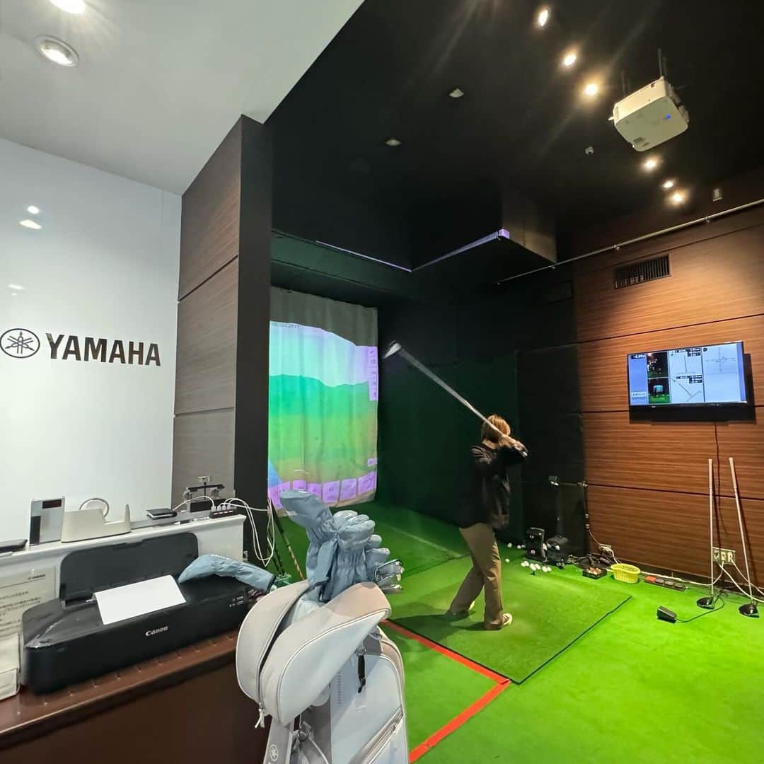 登坂絵莉さんのインスタグラム写真 - (登坂絵莉Instagram)「. ヤマハゴルフにて初めてのフィッティングをしていただきました🏌️‍♀️⛳️ ボールを打ったりデータを見てもらいながら、私に合うクラブを選んでいただきました！ 届くのがとっても楽しみです😍‼️🙌✨  さあーーーー🔥🔥🔥 ゴルフ頑張ります‼️‼️🔥🔥🔥🏌️‍♀️  #yamahagolf #pr」11月1日 19時17分 - eri_tosaka