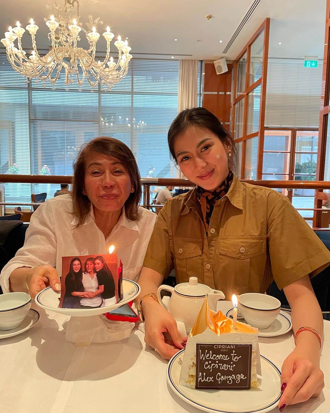 Alex Gonzagaさんのインスタグラム写真 - (Alex GonzagaInstagram)「To our matriach who does it all.. Happy happy birthday @mommypinty. We love you and thank you for sacrificing so much for us! Birthday na ni Pinty! Birthday ni Pinty get get aw! 😬」11月1日 19時17分 - cathygonzaga