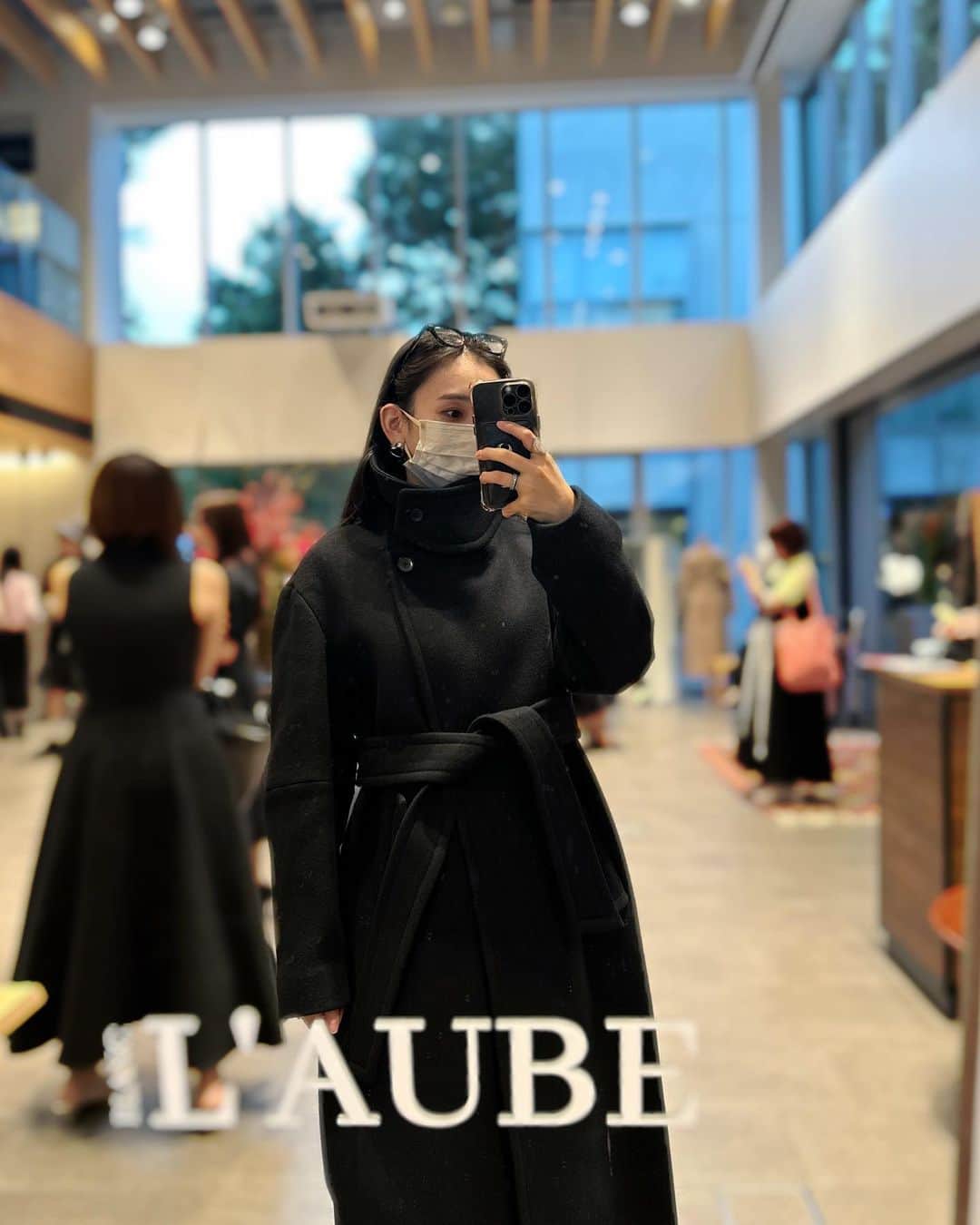 鈴木詩織のインスタグラム：「全部可愛かったなぁ🤍✨  秋冬が楽しみになった @laubeblanc のお洋服たちっ🥺  ⁡  #shiorin_styling#laubeblanc#ロールブラン」