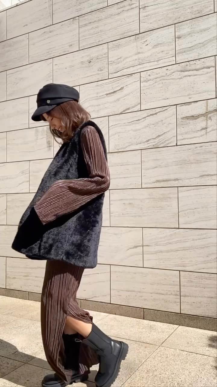 岩崎静羅のインスタグラム：「☺︎ そろそろこれが着たいんですが。。笑笑  #pr #低身長コーデ #アラフォーコーデ #shein購入品 #プチプラ高見えコーデ #ファーベスト #骨格ウェーブ   SHEINクーポン【seira18】」