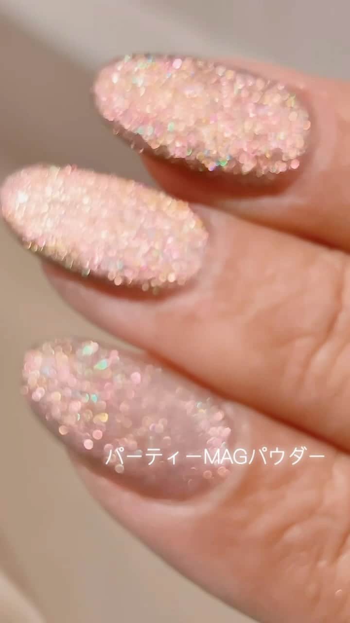 agehaのインスタグラム：「明日はTAT仙台店にて １本体験デモ！  7.8年ぶりの仙台になりますね。 agehaが誕生する前になりますが agehaで初仙台になります^ ^  前回の神戸もageha発売前に来てから7.8年ぶり。  ageha誕生前は、1年の1/3飛び回る生活だったよね。 7、8年ぶりともなると、 あの人誰？と、なるよね😂  一人で飛び回る時代から 少し立場が違うから なかなか飛び回る生活が難しいけど コロナを経験してオンラインが増えた分 私みたいな人があまり居ないから 逆にレアかもね（笑）^ ^  色んな人とネイルの話ができるのは すごく大切な感じ。  1番はサロンワークの悩みが多いけど プライベートサロンは 悩みが尽きないからねー。わかるよ、わかるー。  でも、誰かに合わせたりしなくていいのが フリーの良さでもあるからね。 大事なのは、 どうなりたいかを明確に。 それがあれば、 それに向かって 頑張るだけだから💪  明日が終わったら いよいよエキスポの準備！  告知が増えますが 皆さま、よろしくお願いします🙇  #agehagel  ◾️セミナー・デモスケジュール◾️ ◉11月19日.20日 東京NAILEXPO2023 ◉12月3日.4日　TAT沖縄　セミナー祭 ◉12月8日（金）TAT名古屋 １本体験デモ ◉12月12日.13日　ネイルラボ原宿 クリスマスパーティー」
