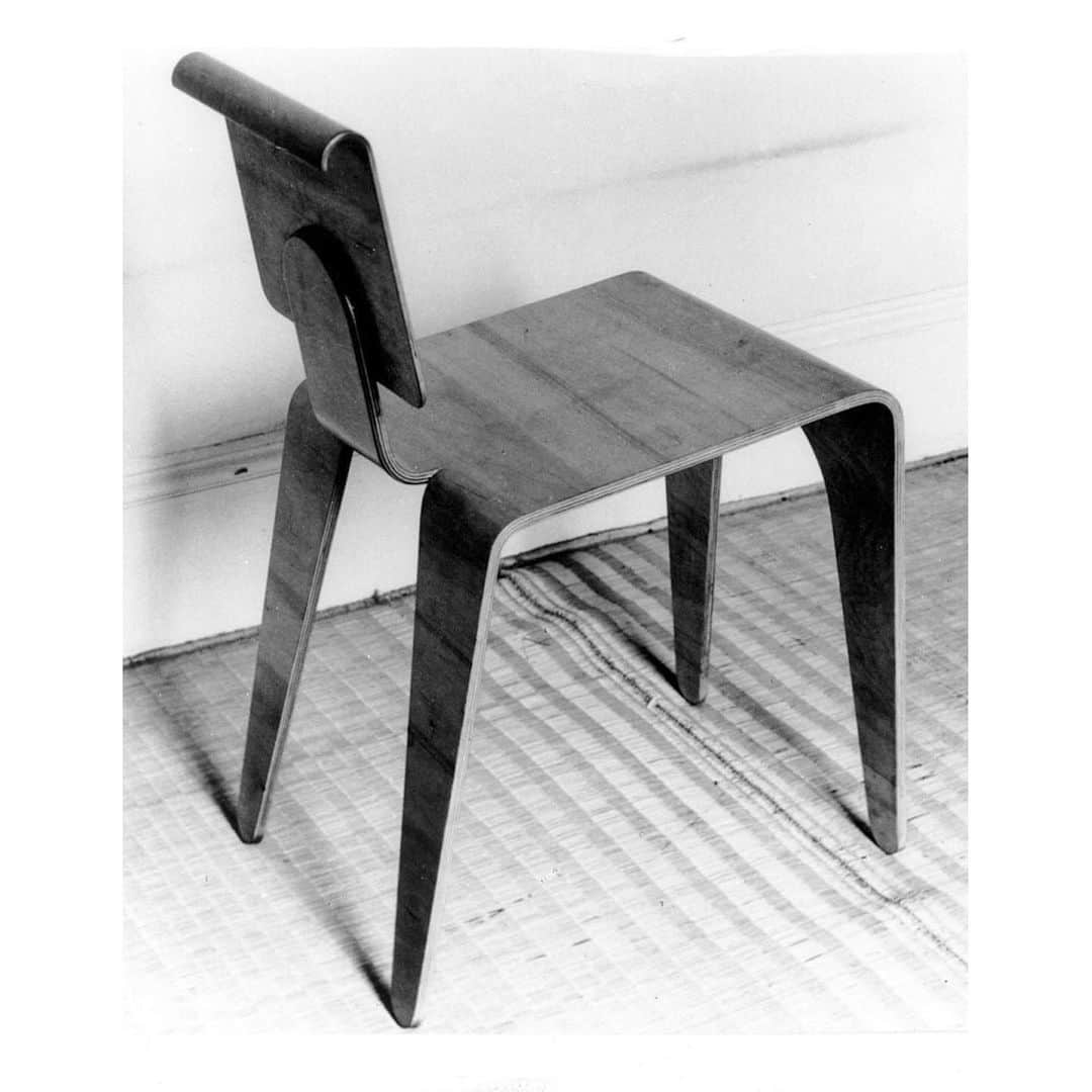 Margaret Howellさんのインスタグラム写真 - (Margaret HowellInstagram)「Isokon Plywood Furniture 1934 - 1963 Calendar 2023 November   1st version  of Isokon Dining Chair Marcel Breuer 1936  Image courtesy of  University of East Anglia Pritchard Papers   #MargaretHowell #MargaretHowell2023」11月1日 19時22分 - margarethowellltd