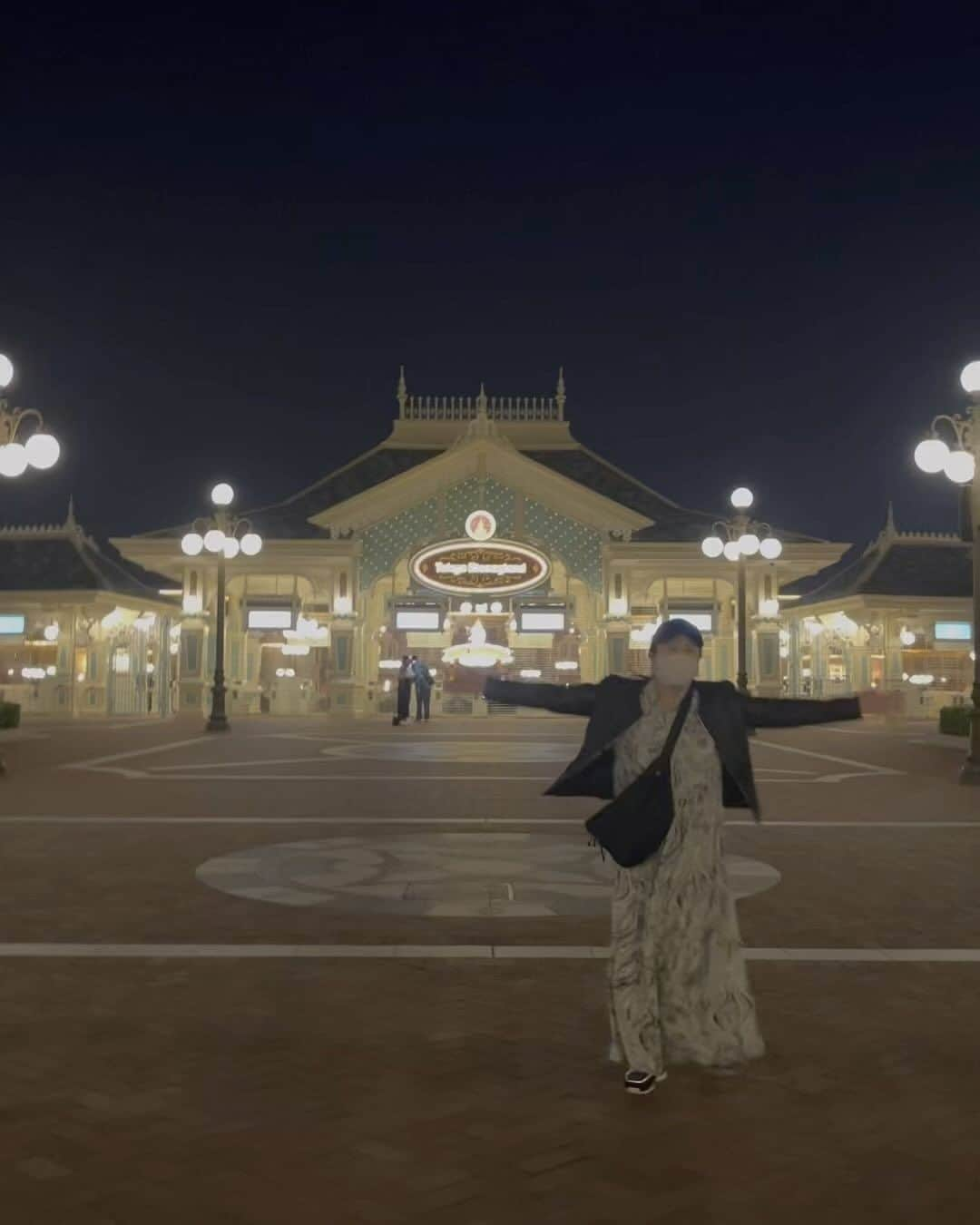 北斗晶のインスタグラム：「＊時差投稿  ある日の私…  陽気に踊るおばちゃん😊✨ 人生は楽しまなきゃ損。  ✨笑門来福✨😀  #踊る  #陽気に行こうぜ  #笑門来福」