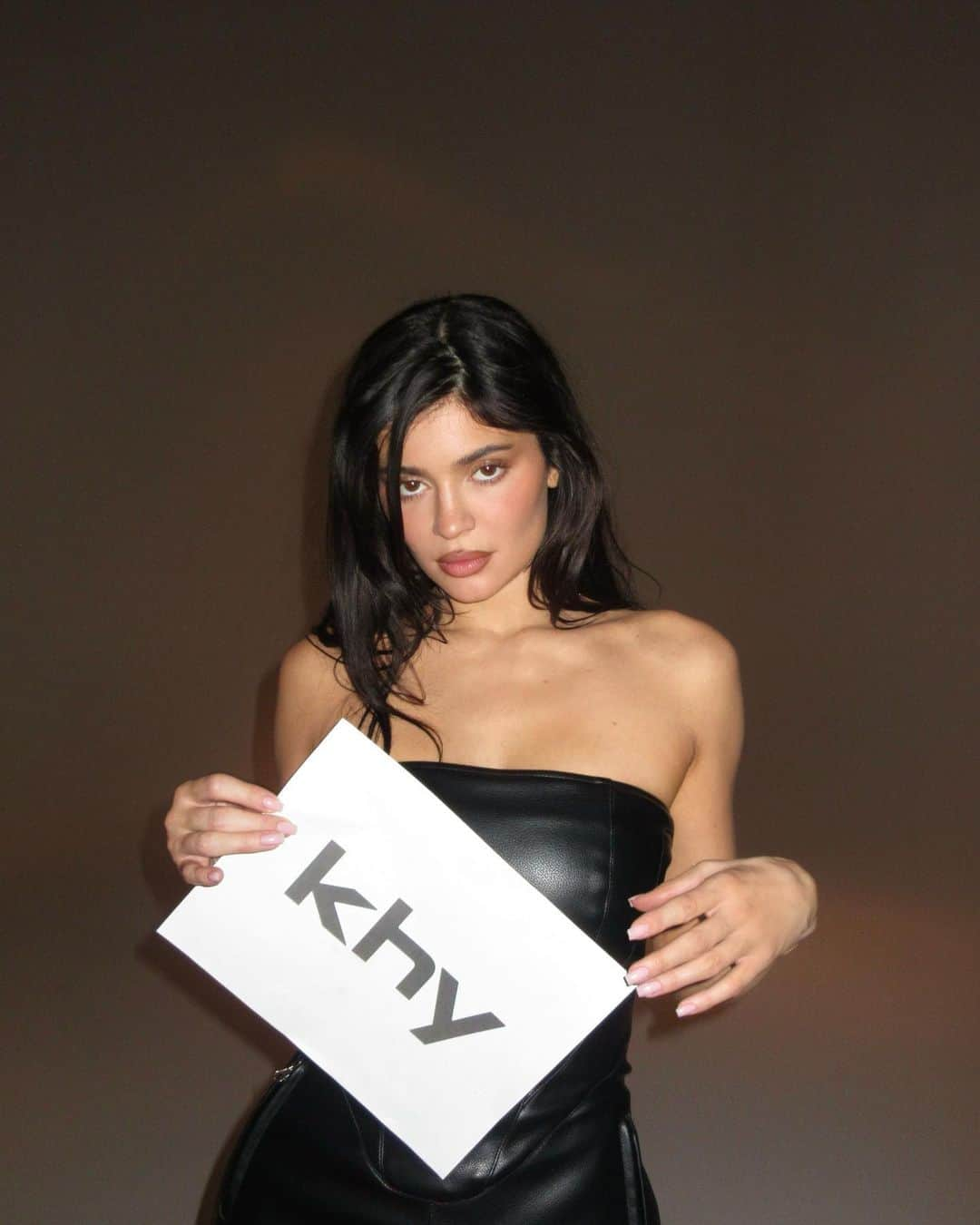 カイリー・ジェンナーさんのインスタグラム写真 - (カイリー・ジェンナーInstagram)「khy is here. shop my limited edition first drop NOW at Khy.com」11月2日 1時00分 - kyliejenner