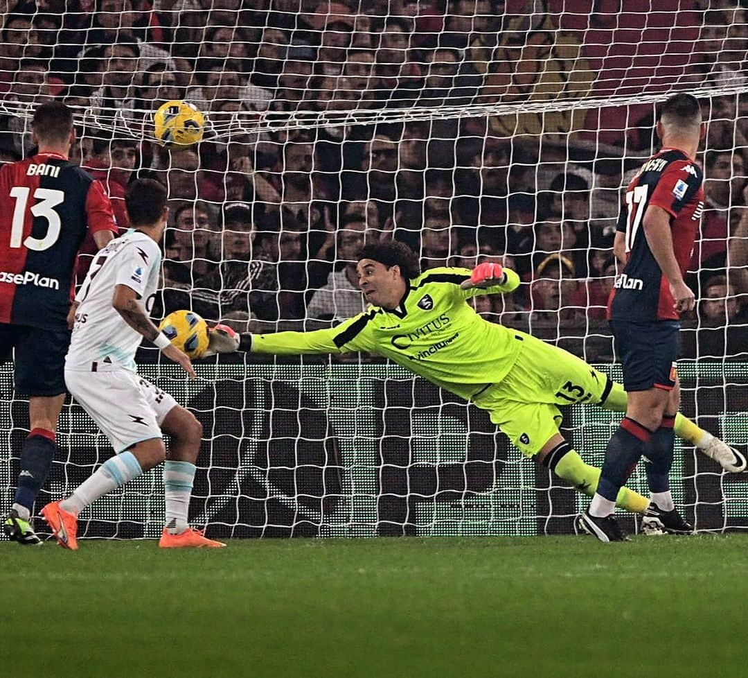 ギジェルモ・オチョアのインスタグラム：「Salernitana 🆚 Genoa   #SerieA 🇮🇹」