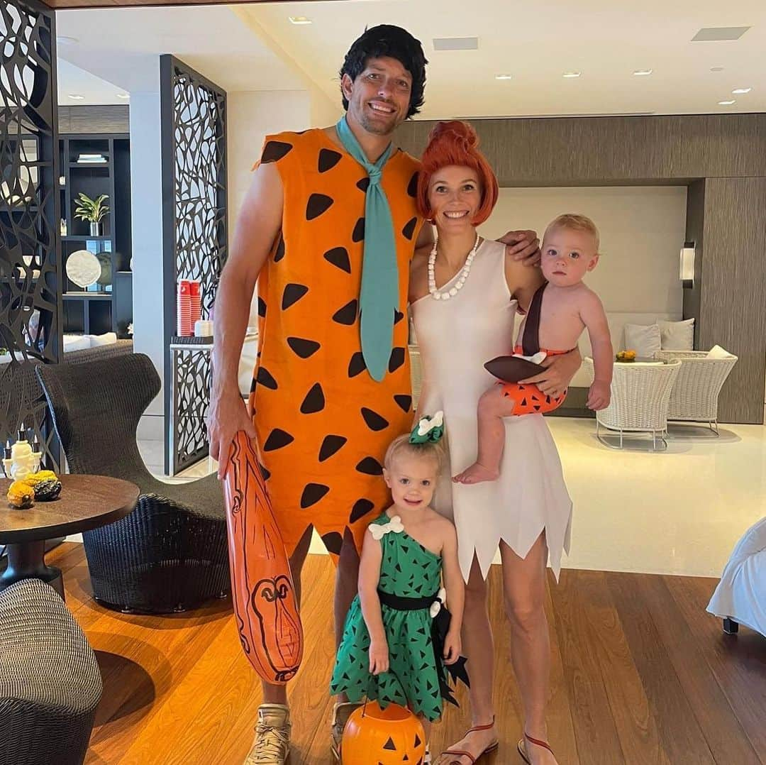 CarolineWozniackiのインスタグラム：「Happy Halloween from the Flintstones😍 Pebbles and Bam Bam had the time of their life!❤️」