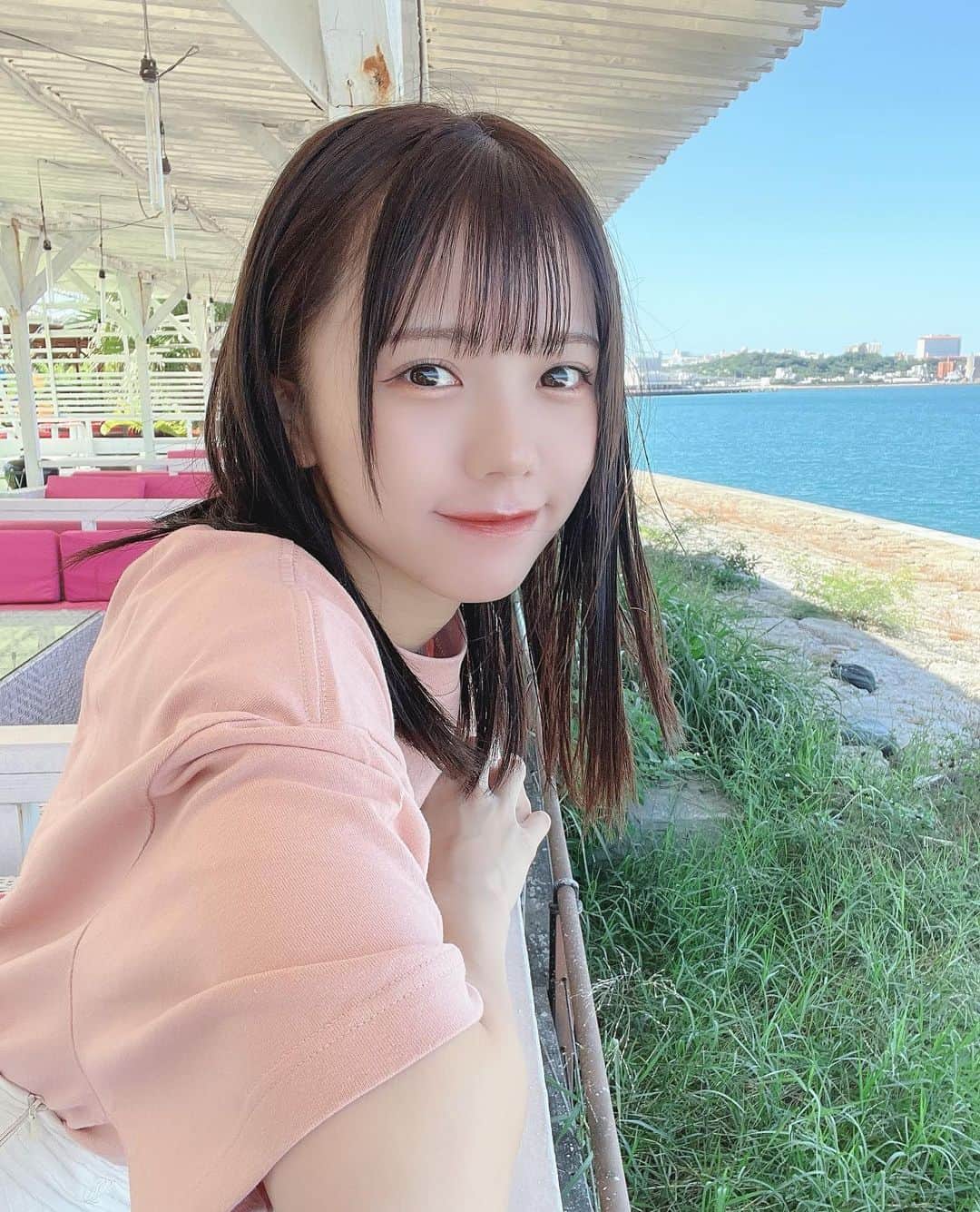 日南遥さんのインスタグラム写真 - (日南遥Instagram)「🏖 ⁡ こんばんは〜 ⁡ 沖縄で写真たくさん撮ったので 載せていきますね🌴 ⁡ 1週間の遠征を経て 無事におうちに帰ってきました🏠 ⁡ 沖縄で買ってきたお土産食べながら 帰宅即友達とゲームしてます🎮 ⁡ 明日もゆっくりするぞ〜！ ⁡ ⁡ 水曜日おつかれさま🍵 またあした！ ⁡」11月2日 0時57分 - haruka_hinami