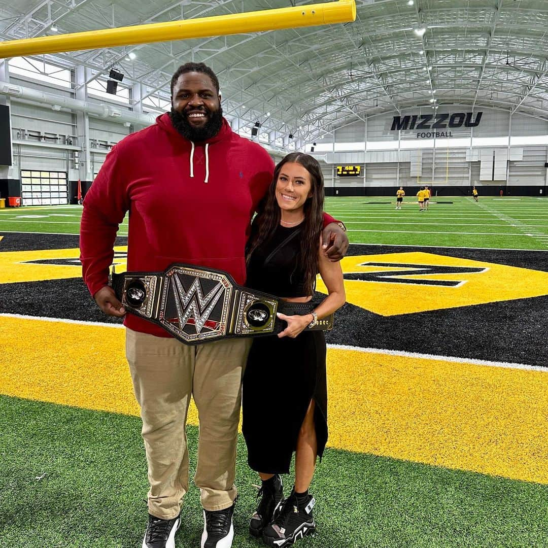 カシー・カタンツァーロのインスタグラム：「The @wwe #CampusRush Tour made a stop at @mizzouathletics last week with @katana_wwe and @_o_show_!」