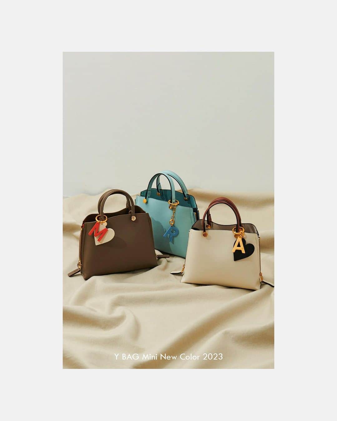 ロペのインスタグラム：「ÉPOR Y BAG Mini | LIMITED New Color ⁡ アウターが活躍するこれからの季節に おすすめしたい「Y BAG Mini」を今回ピックアップ。 カラーバリエーションも豊富にそろいます。 さらに、Yバッグのミニサイズ限定で新色が登場！ 予約スタートになります。 ⁡ ⁡ ⁡ ▶︎ITEM ⁡ #GGX83010 Y BAG Mini ¥14,850 (税込) ⁡ J'aDoRe JUN ONLINEでご購入いただけます。 ⁡ ⁡ ⁡ @epor_rope @jadorejunonline #ÉPOR #ロペエポール #美しさととのう #ととのう #通勤バッグ #Ybag #ロペ #ROPÉ #ropejp」