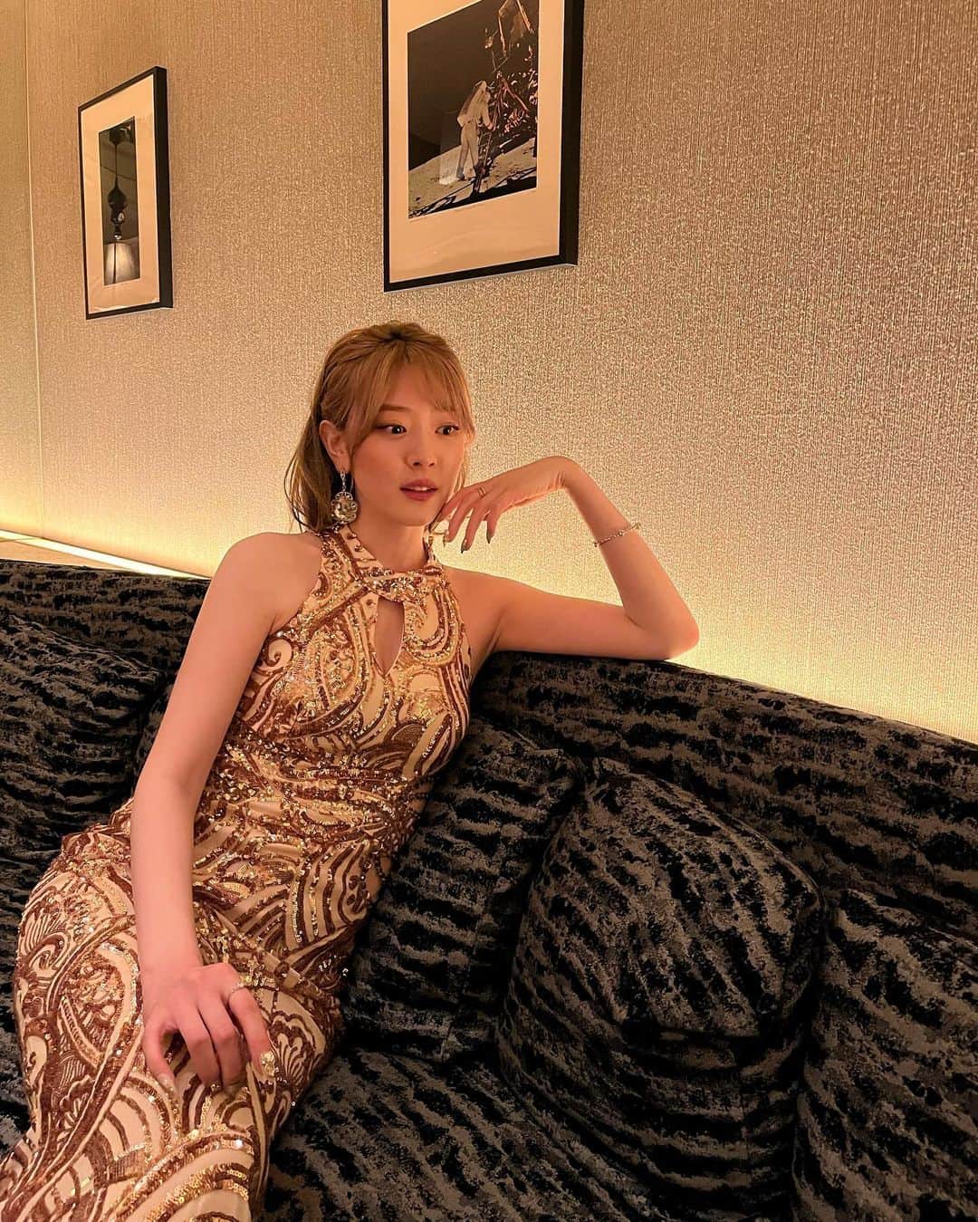 水上京香さんのインスタグラム写真 - (水上京香Instagram)「⁡ MBS/TBS系列 にて放送中 ドラマ「マイホームヒーロー」🦸✨ 4話より、キャバクラ嬢 響役で参加させていただきます！  原作の響ちゃんに少しでも近づけるように、金髪で臨みました🪐 ヘアメイクもネイルも衣装もギラギラで、 自分でも誰か分からなくなる瞬間がありましたが、、笑 是非、楽しんで観ていただけると嬉しいです😉  #マイホームヒーロー」11月1日 19時37分 - kyokaminakami_official