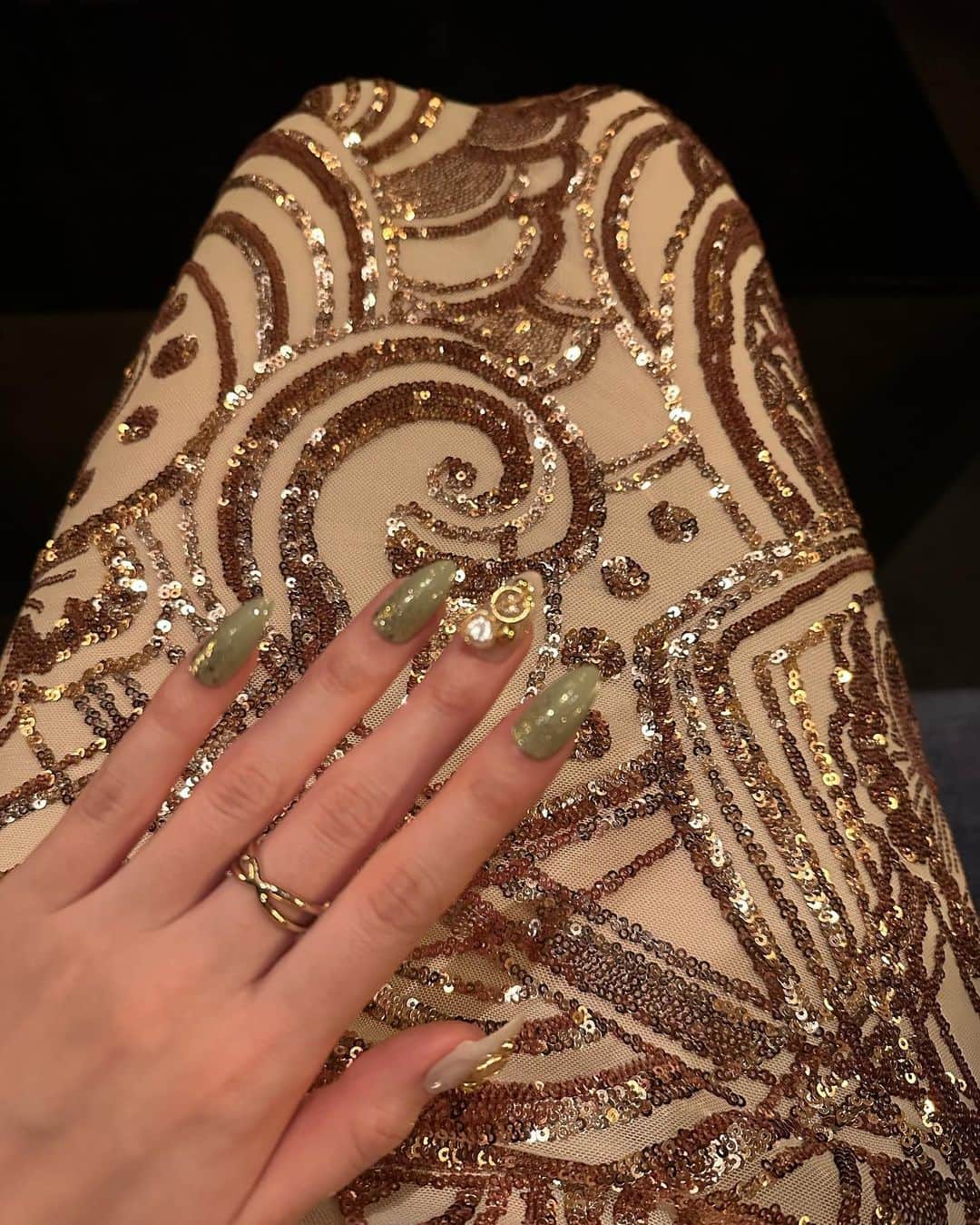 水上京香さんのインスタグラム写真 - (水上京香Instagram)「⁡ MBS/TBS系列 にて放送中 ドラマ「マイホームヒーロー」🦸✨ 4話より、キャバクラ嬢 響役で参加させていただきます！  原作の響ちゃんに少しでも近づけるように、金髪で臨みました🪐 ヘアメイクもネイルも衣装もギラギラで、 自分でも誰か分からなくなる瞬間がありましたが、、笑 是非、楽しんで観ていただけると嬉しいです😉  #マイホームヒーロー」11月1日 19時37分 - kyokaminakami_official