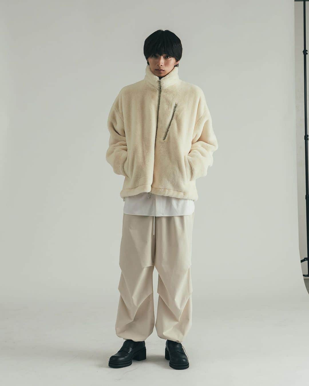 Lui's Lui's official instagramさんのインスタグラム写真 - (Lui's Lui's official instagramInstagram)「23 AW / recommend item  ⬜︎ white goose down blouson / ¥39,600 + tax ⬜︎ BIG turtle knit / ¥16,500 + tax ⬜︎ #Neucon 23AW fur blouson / ¥17,600 + tax  #メンズファッション #メンズコーデ #秋服コーデ #秋冬ファッション #アウターコーデ #タートルネック #タートルネックニット #ニットコーデ」11月1日 19時29分 - luis_official___