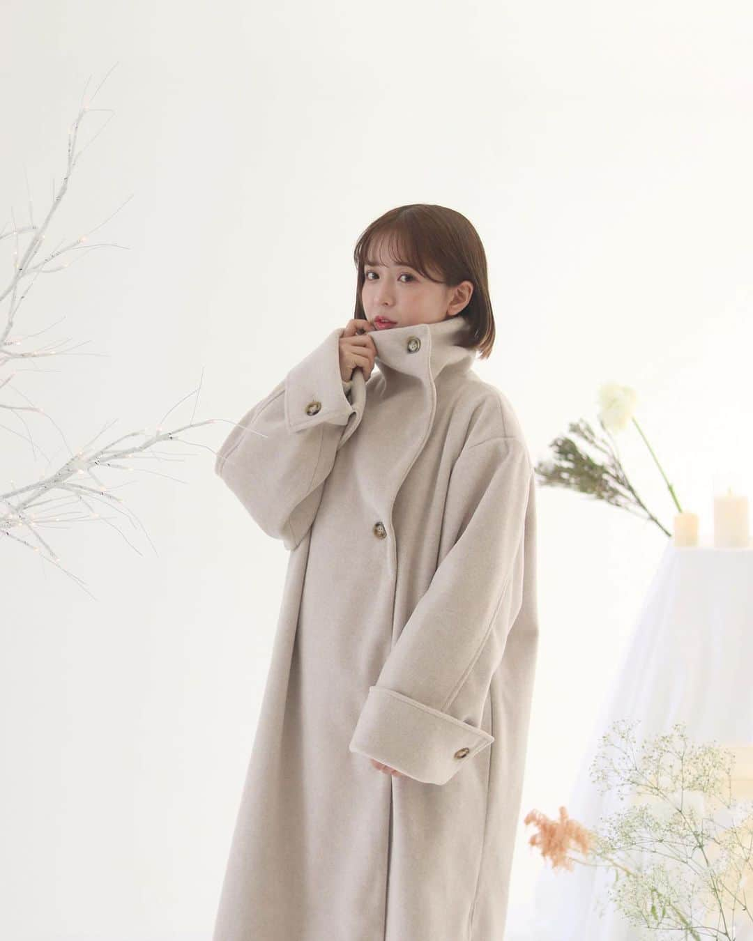 mellowneonさんのインスタグラム写真 - (mellowneonInstagram)「. 11/3 12:00~ new release 🏷  " mulchway muffler set coat " BEIGE / MOCABROWN /  ¥15,990(税込) 発売から3日間限定 1,000円オフクーポン対象✍🏻♡  1枚で様々な着方を楽しめる マフラーセットコート。  スタンドカラーにすることができ、 これからの季節も 暖かく着用いただけます。  大きめの襟は寝かせてご着用いただいても ポイントになるデザインです。  袖デザインや、柔らかく絶妙なカラーも こだわったポイントです♡  袖口はボタンを外してさらに 長めにご着用も可能です。  model：150cm & 162cm  #mellowneon #2023aw #ロングコート #アウター」11月1日 19時32分 - mellow_neon