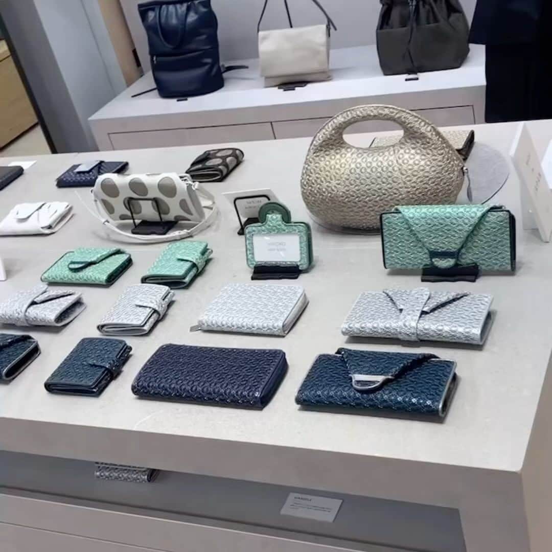 ヒロコハヤシのインスタグラム：「. GIRASOLE CORNER SHOP@大丸京都店 START!!  ■大丸京都店ヒロコ ハヤシ ・日程：11月1日(水)～11月7日(火) ・住所：〒600-8511　京都市下京区四条通高倉西入立売西町79　大丸京都店1階 ヒロコハヤシ ・お問合せ先：075-746-7707（直通）」