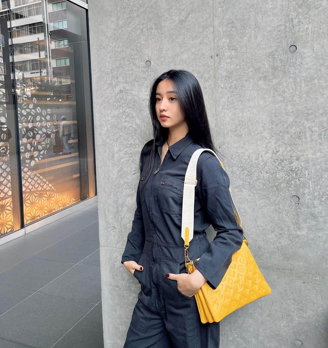 のインスタグラム：「今日のルック☺️  @vntus_official の envie で瞳をメイクしてみました🥰  Bag thank you @louisvuitton 💗  Photo by sis @cocomi_553_official ❤️」