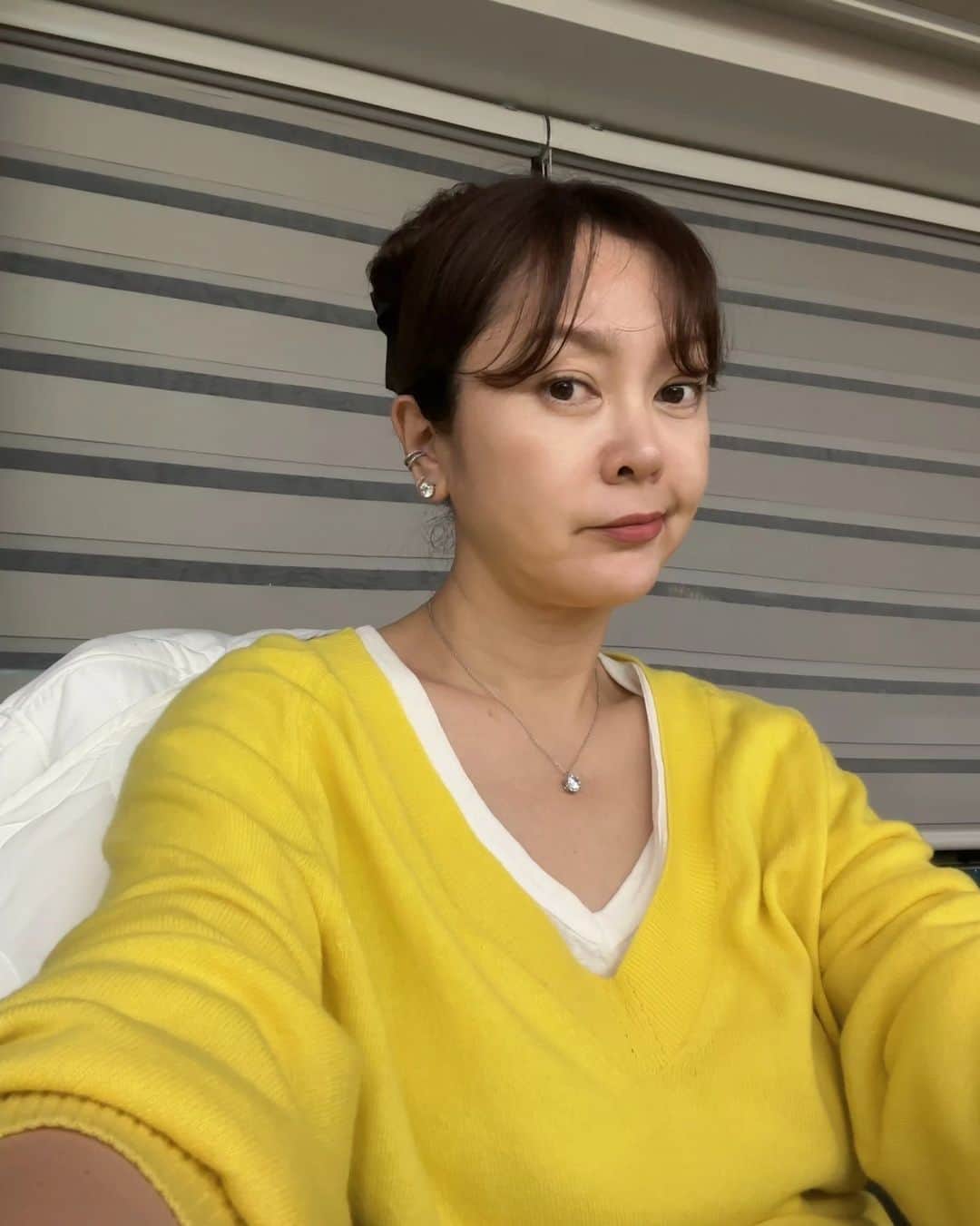 イ・スンヨンのインスタグラム：「열공중  내가넘좋아하는 @nahrinkr  나린의 지트론오일  레몬향이 넘 좋아요   우리 #포스티보나꿀차  오늘같은날 딱이네요   기압이 낮아  늘러붙은 캬라멜같은 몸상태에  기분은 왔다갔다 ㅋㅋ  아주그냥 ㅎㅎㅎ 사람살류~~~~~  #보고싶다삼남매 😭😭 #나의힐링스팟 #여기는도곡동😞😞」