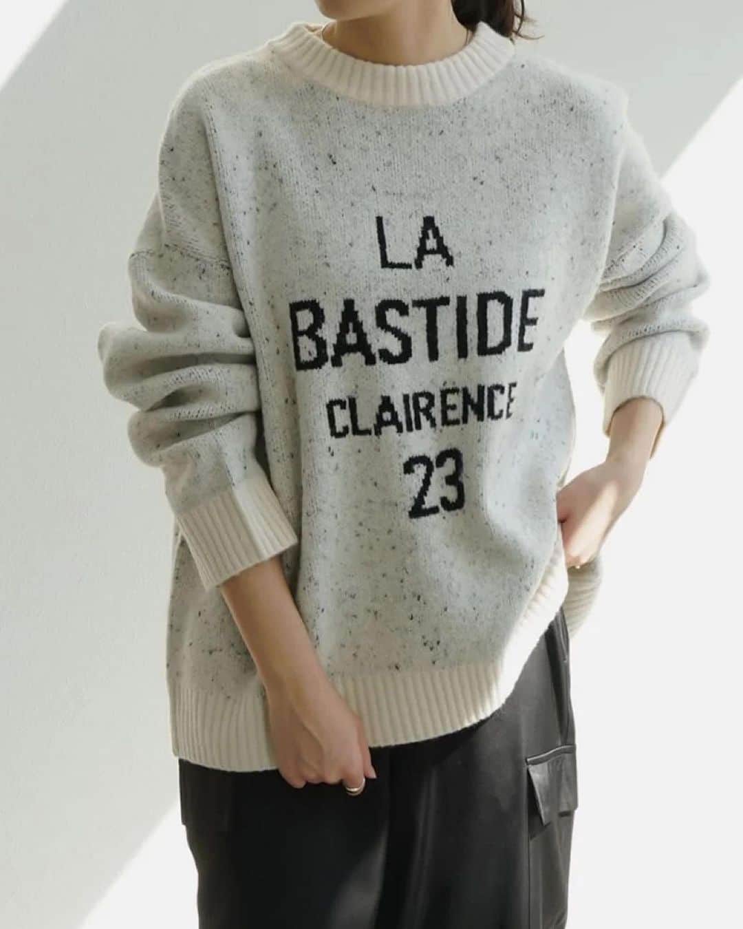 FASHIONWALKERのインスタグラム：「【Re:EDIT】 ⁡ - NEW ARRIVALS - ⁡ ビッグロゴが印象的なニットプルオーバー。 ミニマルなロゴデザインにこだわり、大人が品よく着られるロゴニットに仕上げました。 ミックス調のネップ交じりの風合いで、こなれた雰囲気に仕上がります。  ⁡ ——————————————— 秋冬新作コレクションがスタート✨ 平日限定でクーポンプレゼント中のブランドも続々登場！ ——————————————— ⁡ #ReEDIT #リエディ #ロゴニット」