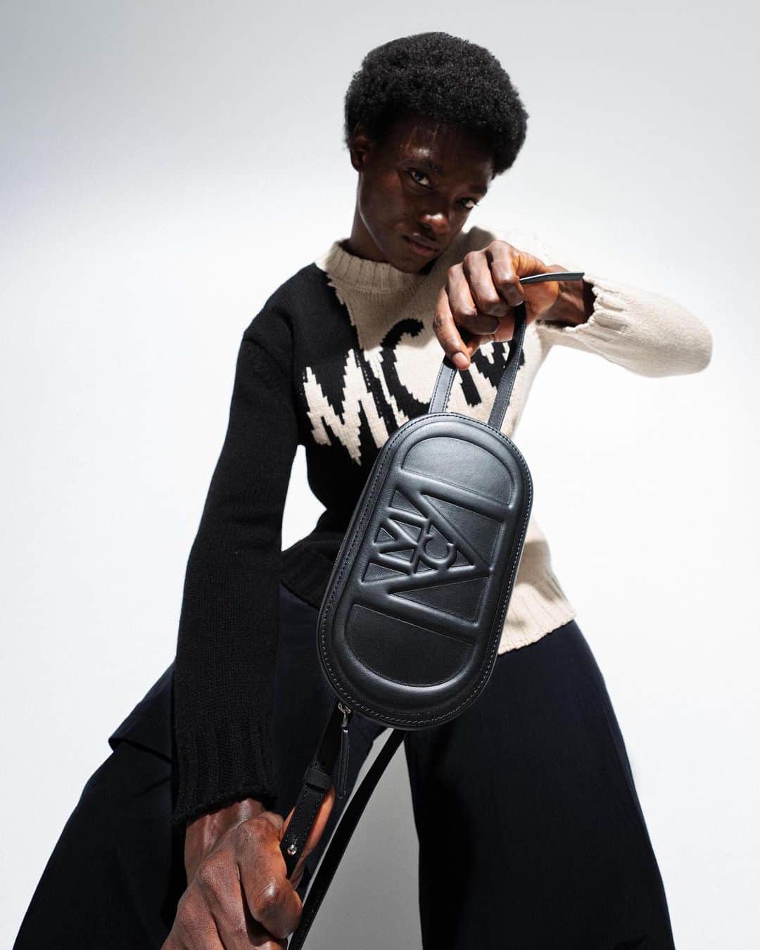 のインスタグラム：「Be bold and make an impression.   MCM Autumn Winter 2023 Collection   #MCMAW23」