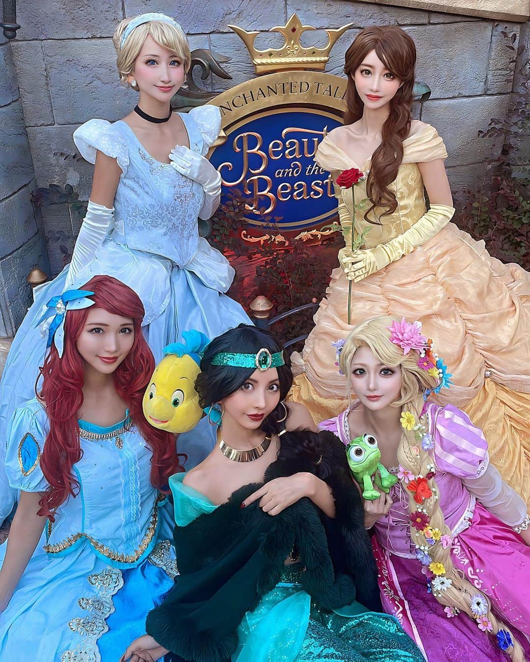 愛川みれいのインスタグラム：「Disney Halloween 🎃👻  プリンセス👸大集合🩷  #ディズニーランド#ディズニーシー#Dハロ #dハロ仮装#ディズニープリンセス#コスプレ」