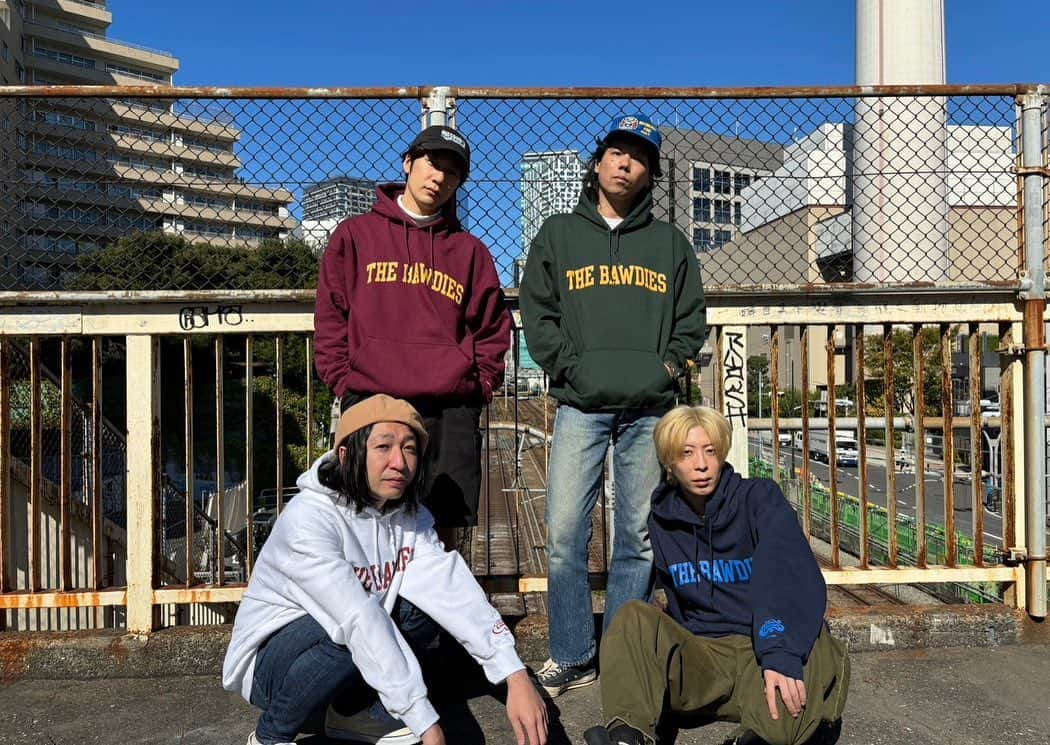 THE BAWDIESさんのインスタグラム写真 - (THE BAWDIESInstagram)「へいへいへい！！ THE BAWDIESから秋の新作グッズ発表したぜ！！ 私TAXMAN渾身のプルデュース！シンプルにカレッジロゴなノリでプリントしたパーカー&スウェット！ これは今の季節にドンピシャなヘビロテ確定のマストバイなアイテム！ 俺は着るよ。着まくるよ。 詳しくはTHE BAWDIESのオフィシャルサイトをチェック！！  by taxman」11月1日 19時53分 - thebawdies