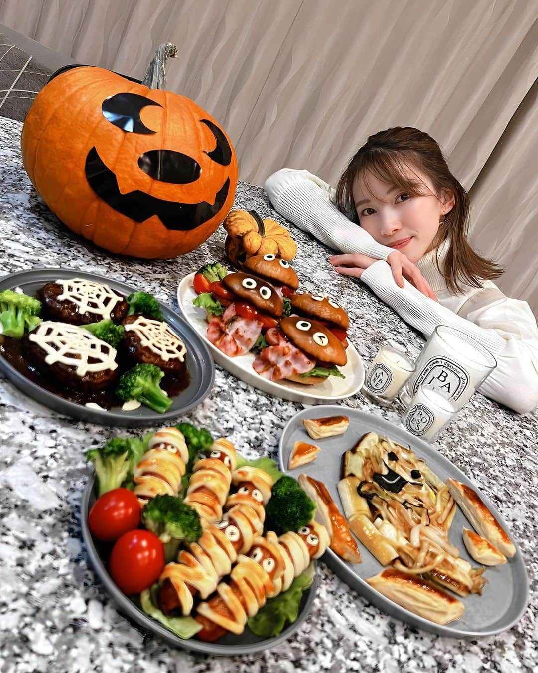 藤原望未のインスタグラム：「ハロウィン🎃はなにも予定してなかったけど、たまたまハロウィンご飯の可愛い写真をみつけて急遽こじんまりと作ってみました👻  細かい作業が好きで、いつもの料理よりも作る時間が楽しかった😍🫶  夫も可愛いー！って喜んでくれて良かった🥰  次はもっと計画してやりたいな🍬👻🎃   #ハロウィン  #ハロウィンごはん  #ハロウィンメニュー  #halloween  #halloweenfood  #おうちご飯  #お家ご飯  #夜ご飯レシピ  #手作りごはん  #のんすたいる」