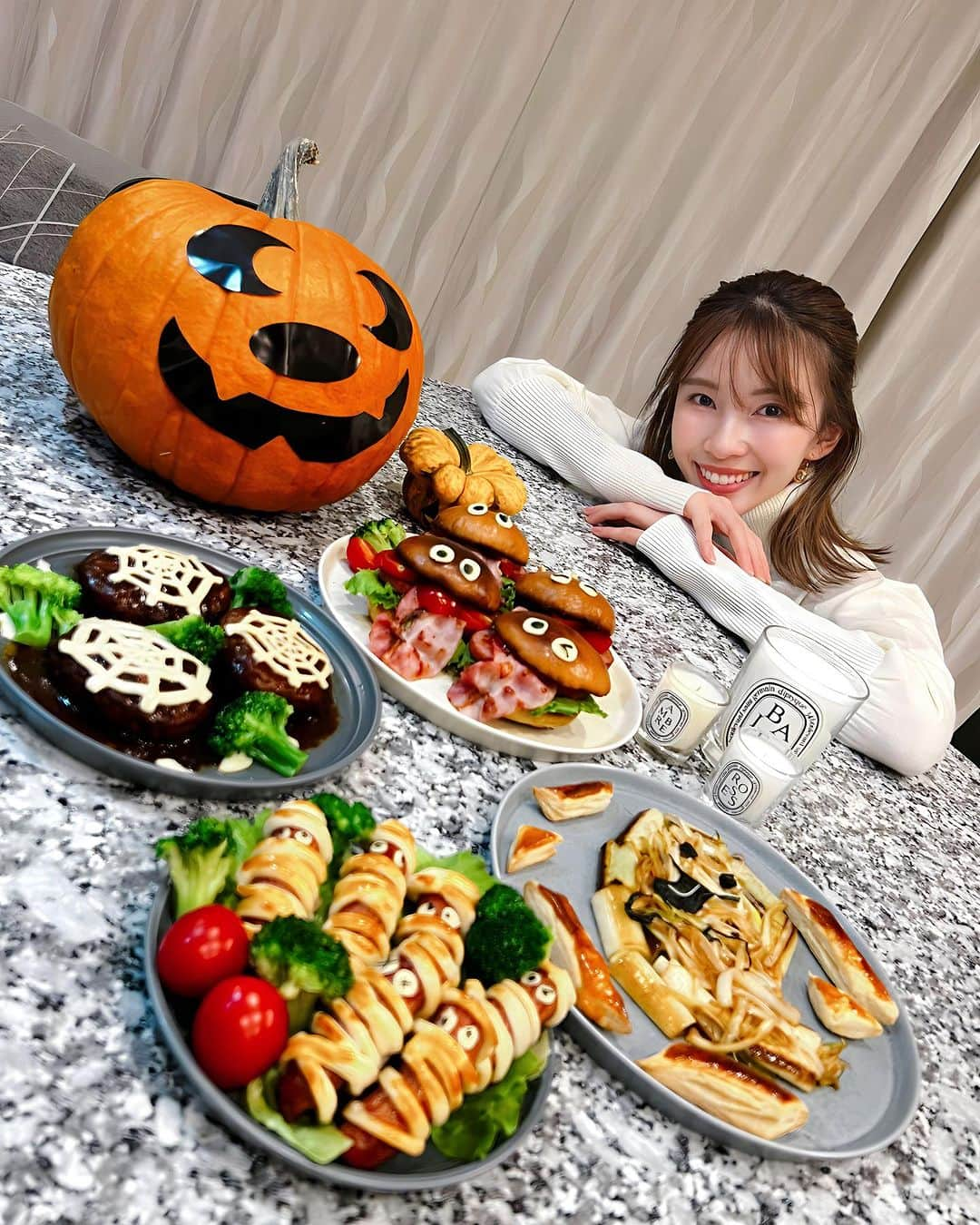 藤原望未さんのインスタグラム写真 - (藤原望未Instagram)「ハロウィン🎃はなにも予定してなかったけど、たまたまハロウィンご飯の可愛い写真をみつけて急遽こじんまりと作ってみました👻  細かい作業が好きで、いつもの料理よりも作る時間が楽しかった😍🫶  夫も可愛いー！って喜んでくれて良かった🥰  次はもっと計画してやりたいな🍬👻🎃   #ハロウィン  #ハロウィンごはん  #ハロウィンメニュー  #halloween  #halloweenfood  #おうちご飯  #お家ご飯  #夜ご飯レシピ  #手作りごはん  #のんすたいる」11月1日 19時46分 - nozo.mi74