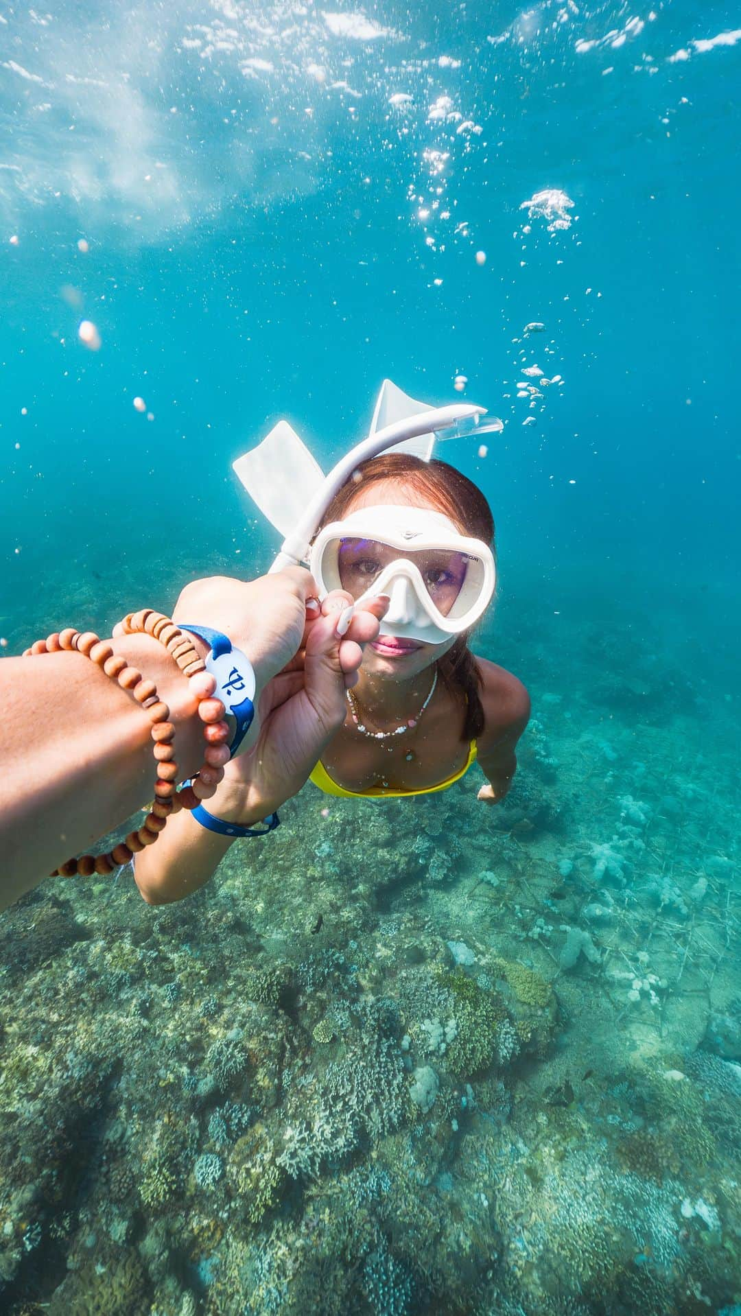 近藤あやのインスタグラム：「Under the sea🐠💖✨ レンボンガン島の海の中泳いだよ🫶 もっと世界中の海をもぐりたいなー🥰  with @gopro 📷  #gopro #goprohero12 #goprotravel  #スキンダイビング #ゴープロのある生活  #バリ島 #バリ島旅行 #インドネシア #bali #balitravel #indonesia #ダイバー  #skindiving」