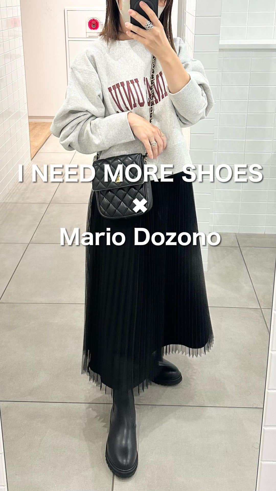 ryokoのインスタグラム：「👢✨ @i_need_more_shoes_official ✖︎ @mario_dozono まりおちゃんコラボのチェルシーブーツを履いたよー！したかったチュールスカート合わせしたよ♡  流行りに左右されず長く履けるシンプルなデザイン 高見えすぎてびっくり🫢 見た目だけじゃなく履き心地も良くて 一日中履いて歩き回っていたけど靴擦れもなし♡  白もあるんだけどこれまた可愛いんだよ😮‍💨 イロチしたくなる♡  #i_need_more_shoes_official #チェルシーブーツ #ブーツ #足元倶楽部 #足元コーデ #ママコーデ #プチプラコーデ」