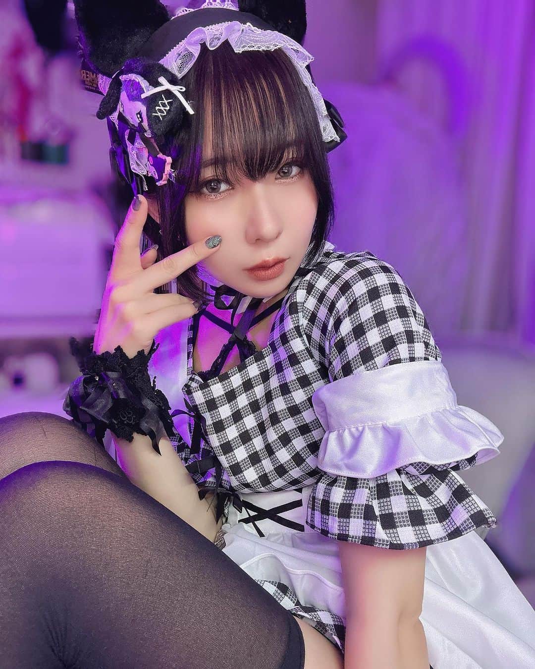 鳴上なごねのインスタグラム：「💜🖤💜🖤  毎週月曜日はTwitchにて配信しております🖤 「なごね」で検索してね🔍  #model #cosplayer #cosplay #cosplaygirl #japanesegirl #鳴上なごね #followｍe #いいねください #셀피 #sanrio #サンリオ #メイド服 #クロミ #kuromi #地雷系女子」